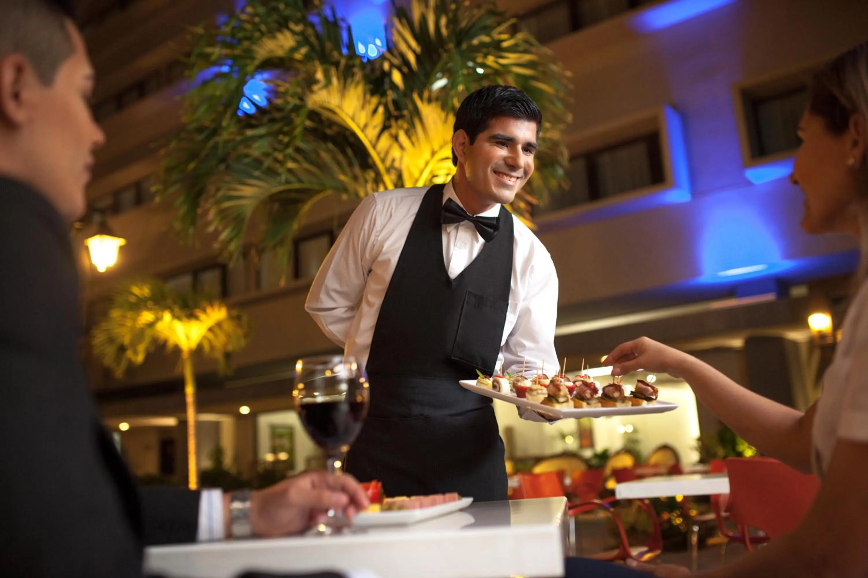 Restaurant/places to eat in Hotel Cortez