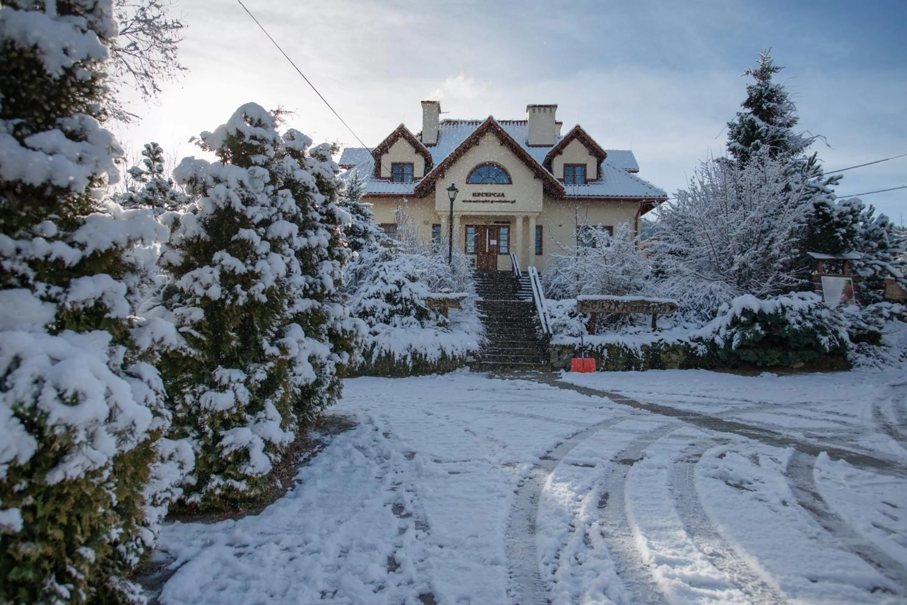 Facade/entrance in Gościniec Pięciu Stawów