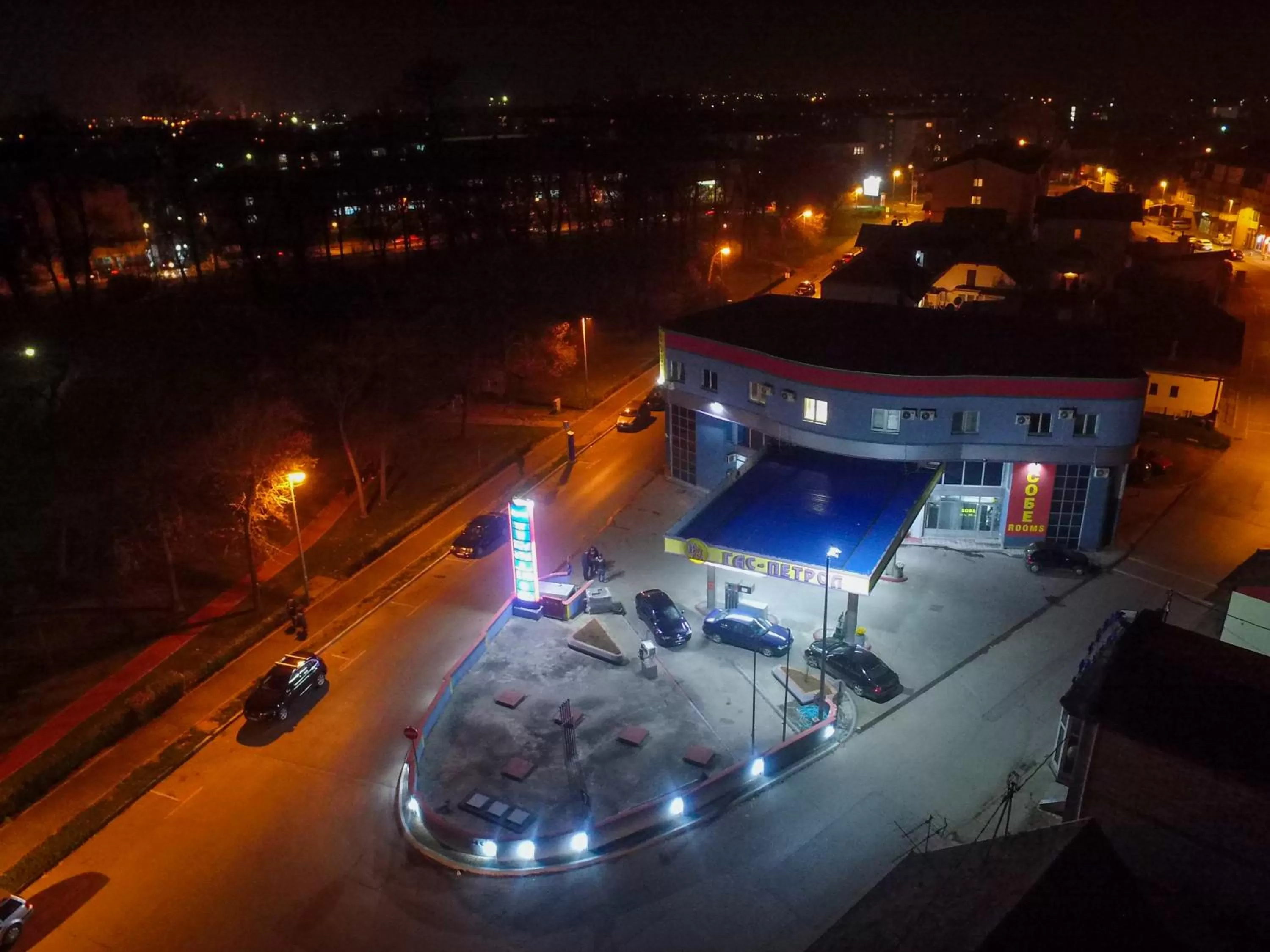 Property building, Bird's-eye View in Motel Gas-Petrol