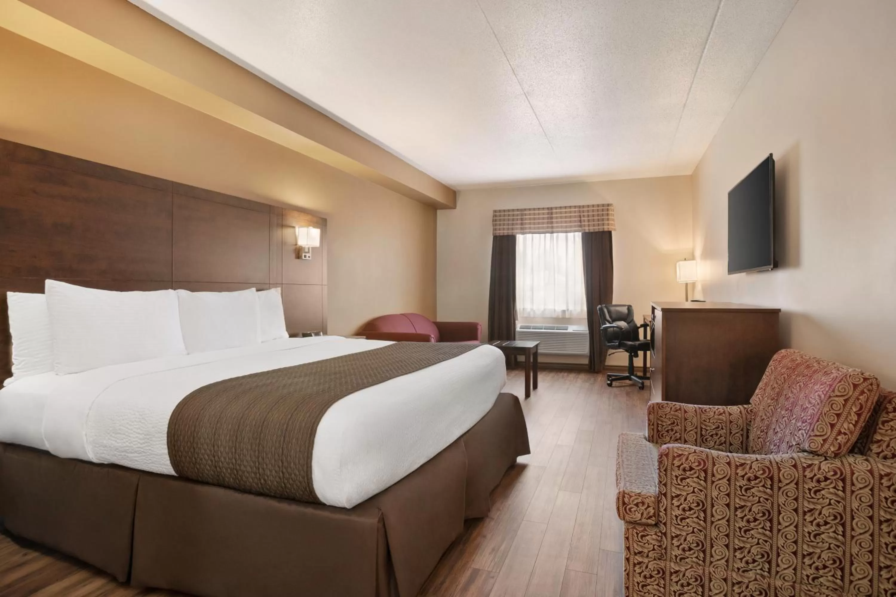 Photo of the whole room, Bed in Days Inn by Wyndham Leamington