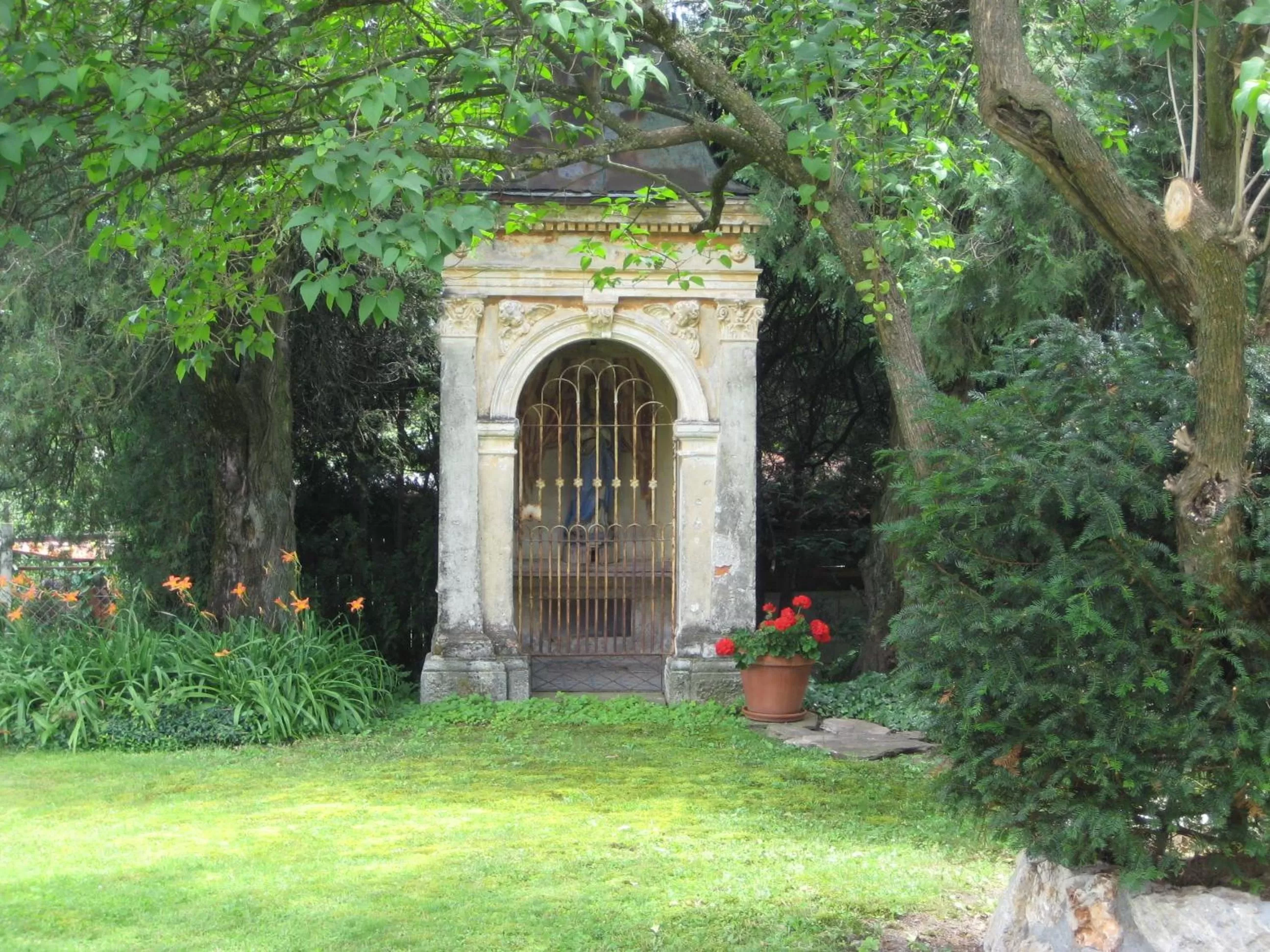 Property building, Garden in Mala Kmetija