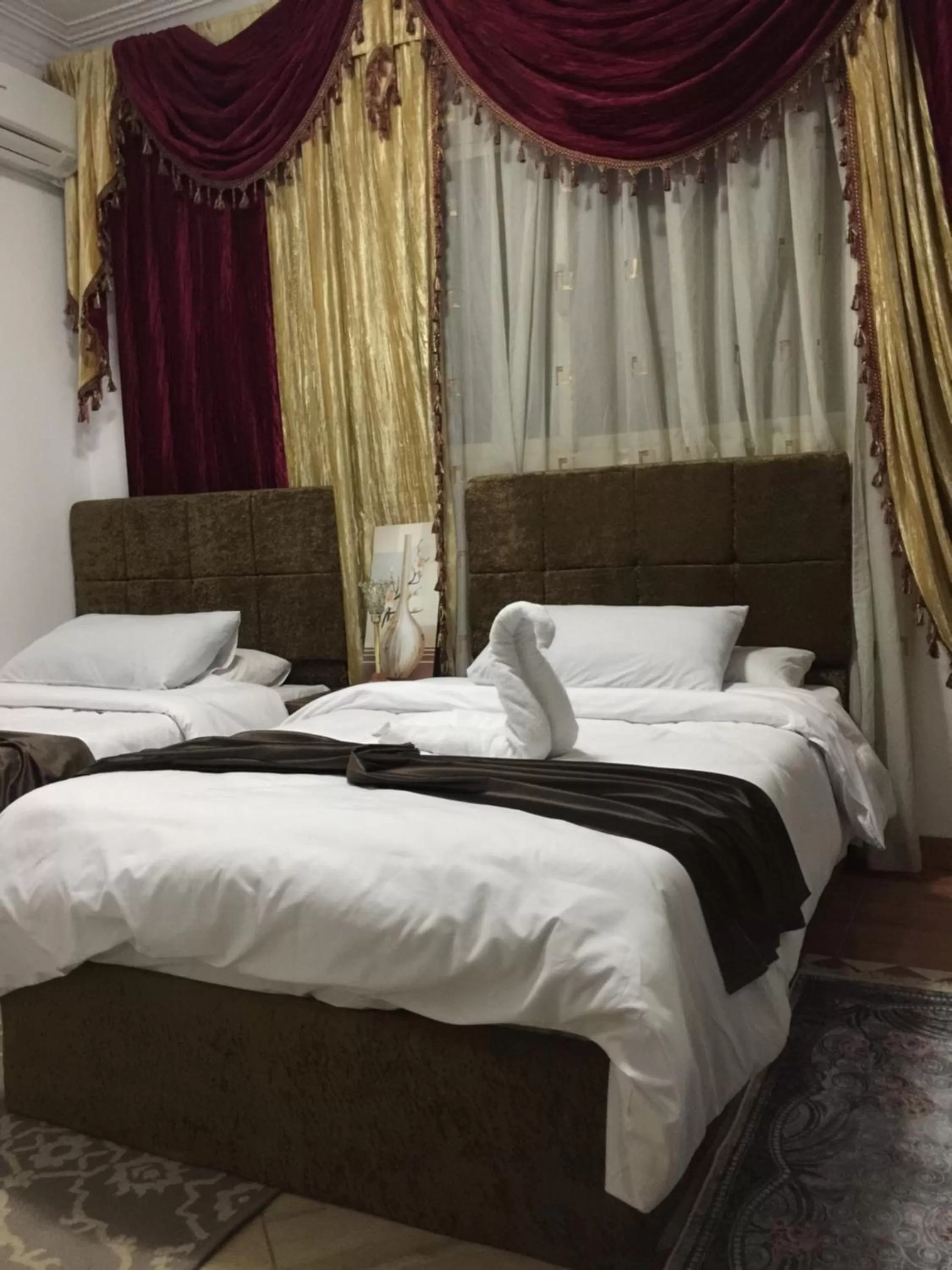 Bed in Eagles Pyramids View