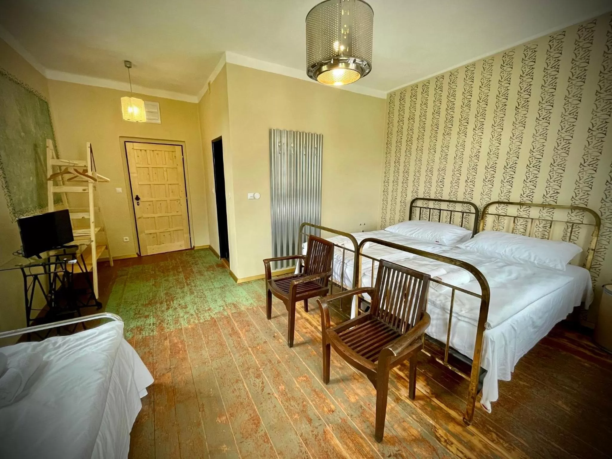 Bed in HARABURDI® Recyclart Hotel