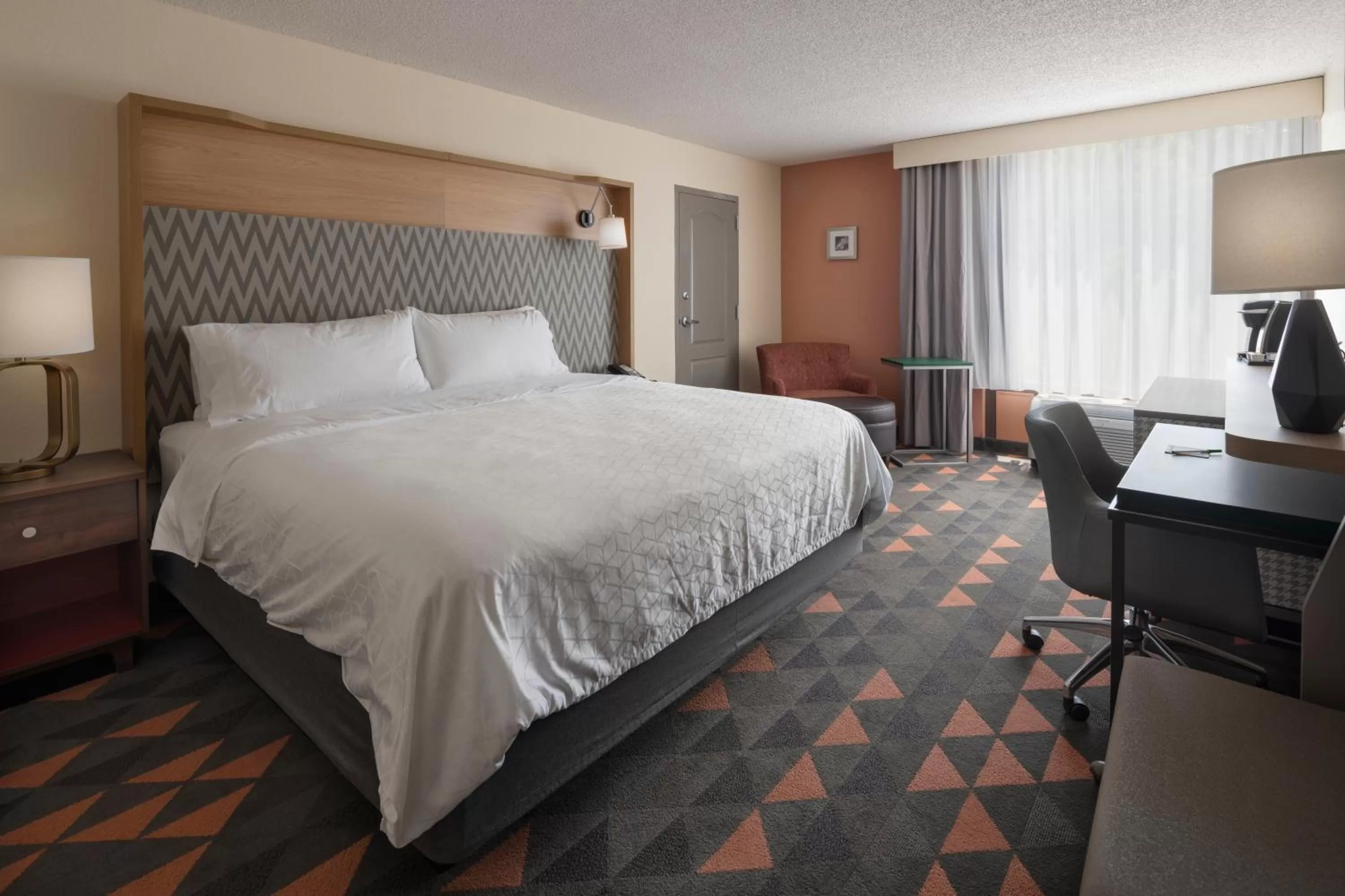 Photo of the whole room, Bed in Holiday Inn Asheville - Biltmore West by IHG