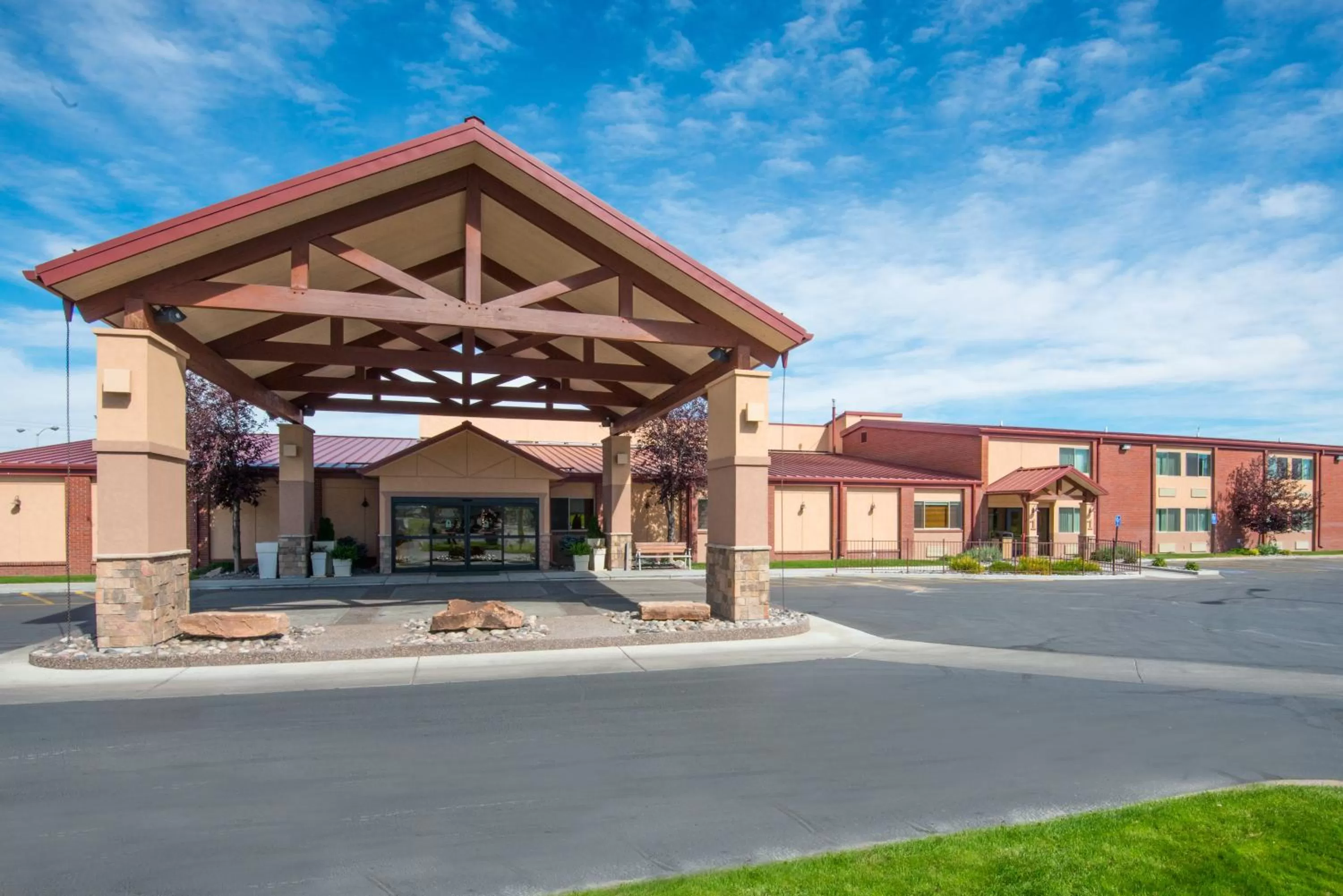 Property building in Holiday Inn Riverton-Convention Center by IHG