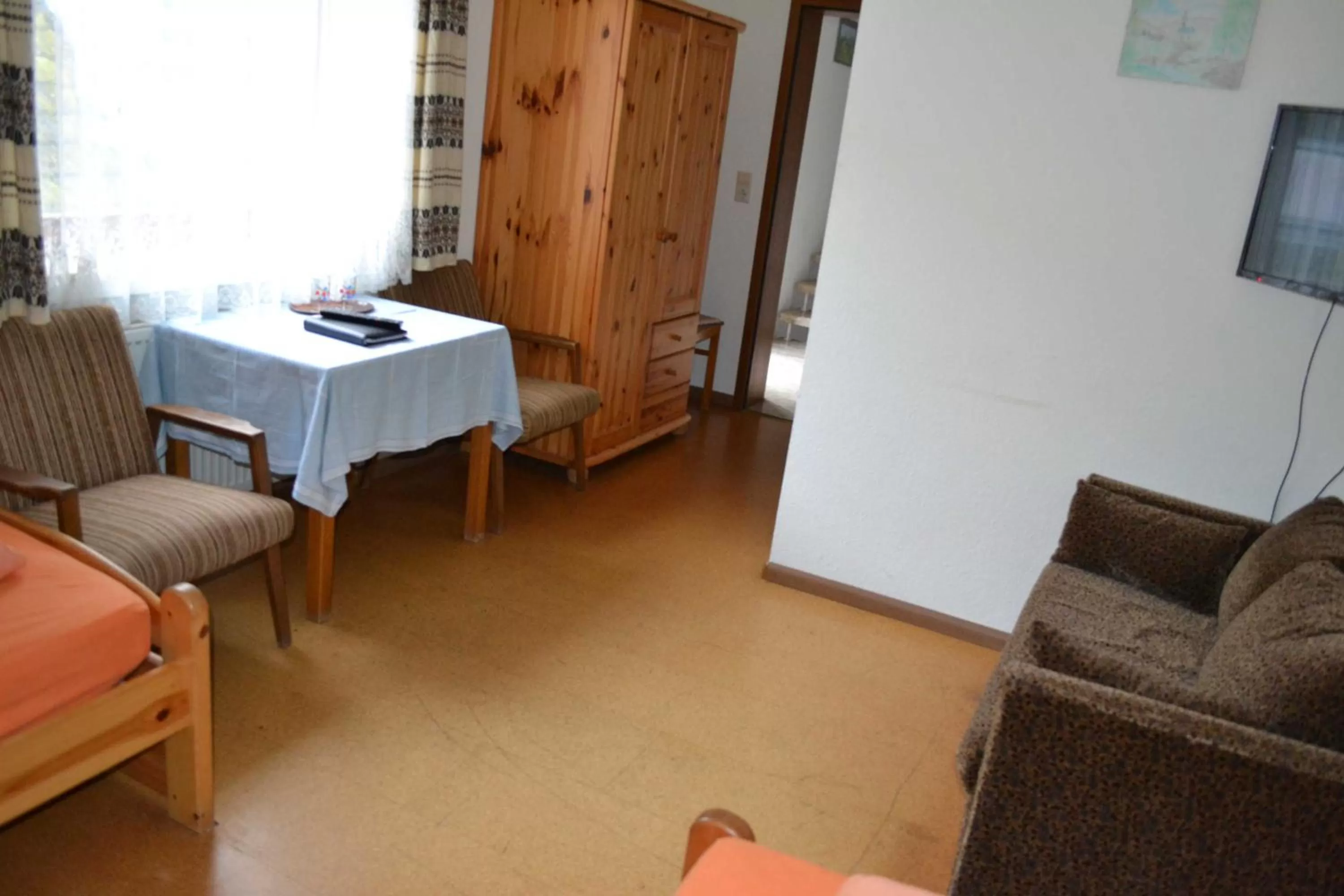 Photo of the whole room, Dining Area in Gaestehaus Tagescafe Eckenfels