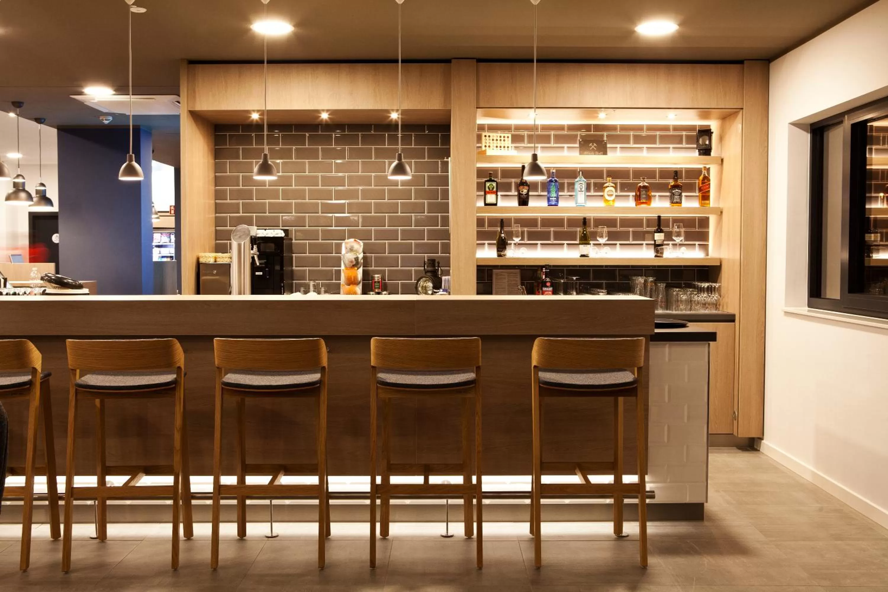 Lounge or bar in Holiday Inn Express - Sindelfingen by IHG