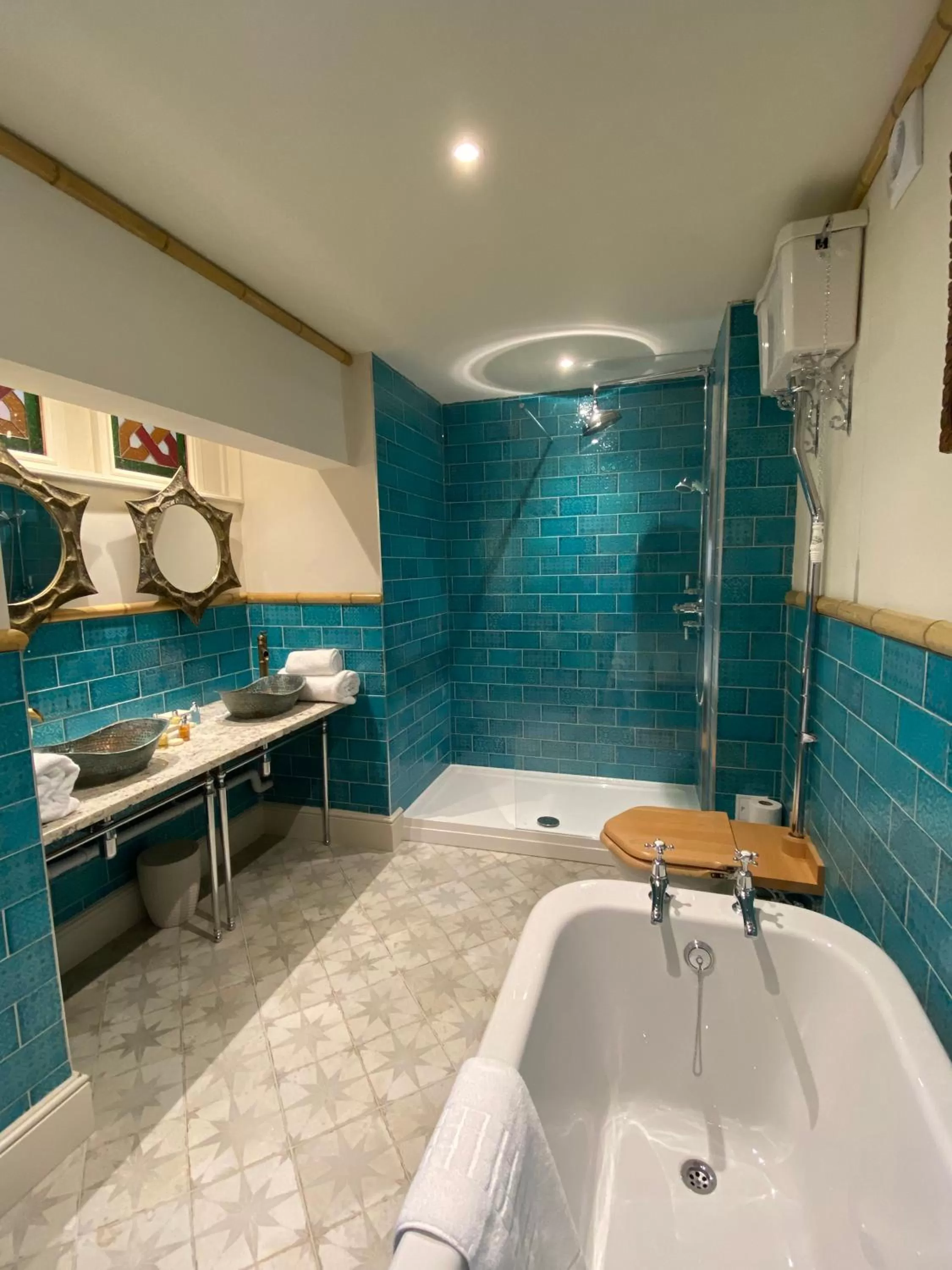 Shower in Tolcarne Beach Colonial Restaurant and Rooms