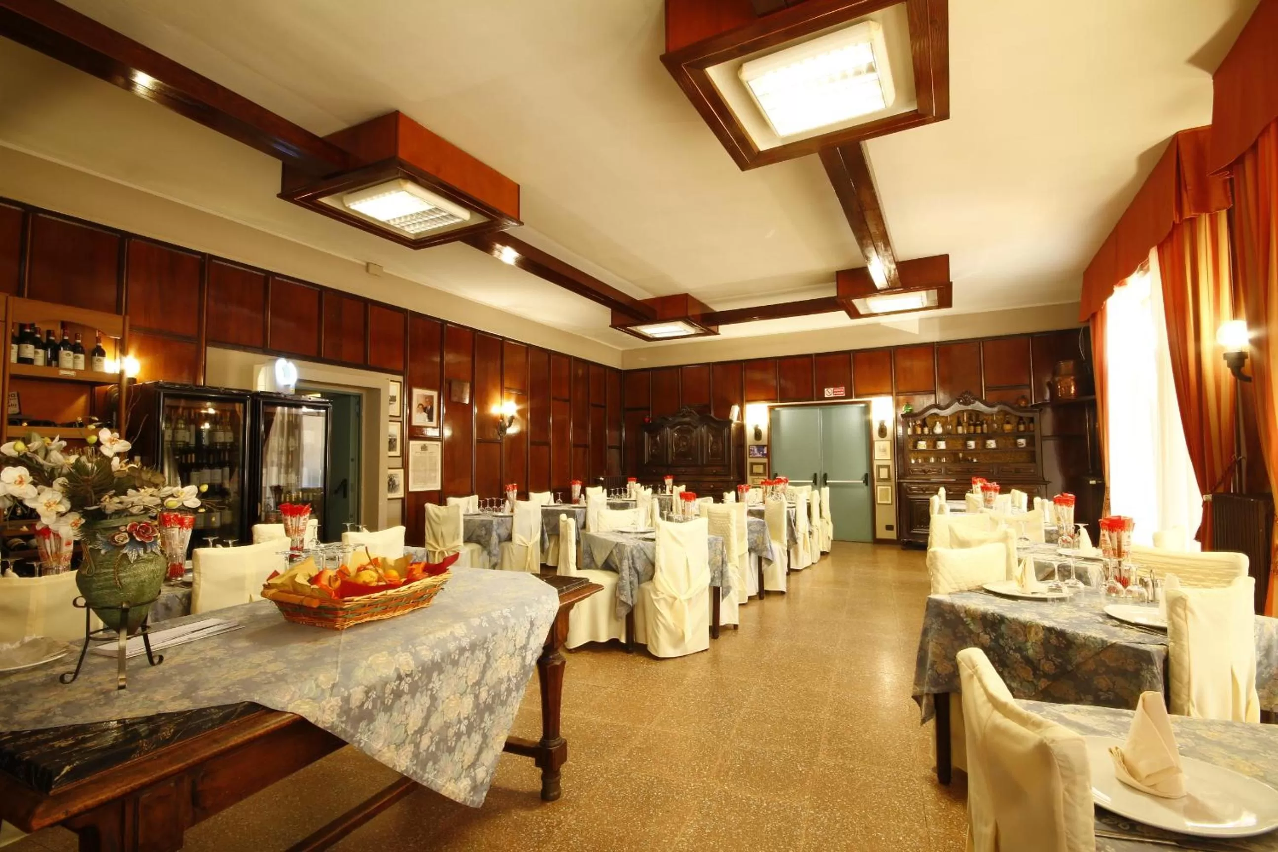 Restaurant/places to eat in hotel ristorante vittoria