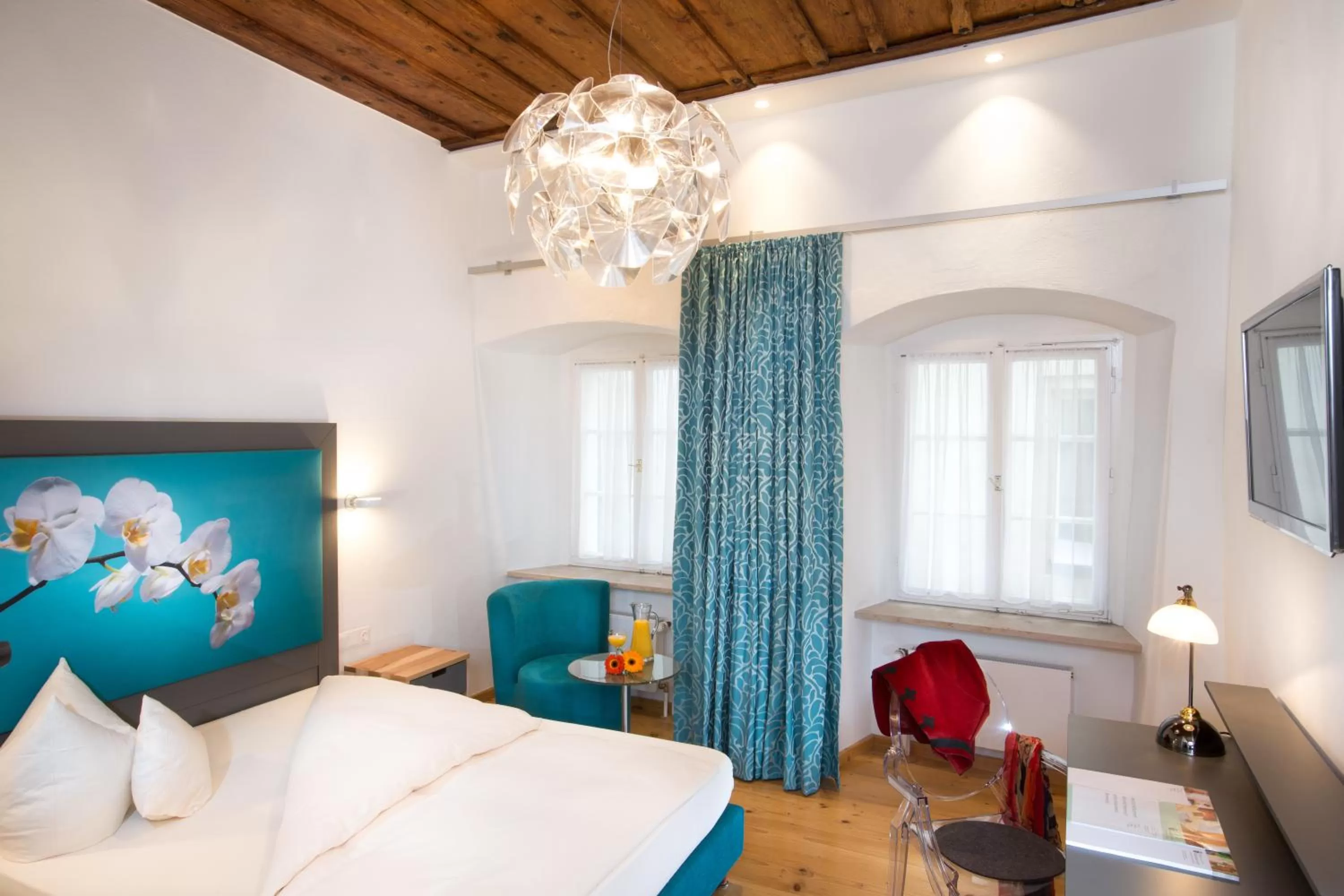Photo of the whole room, Bed in Hotel Münchner Hof und Blauer Turm