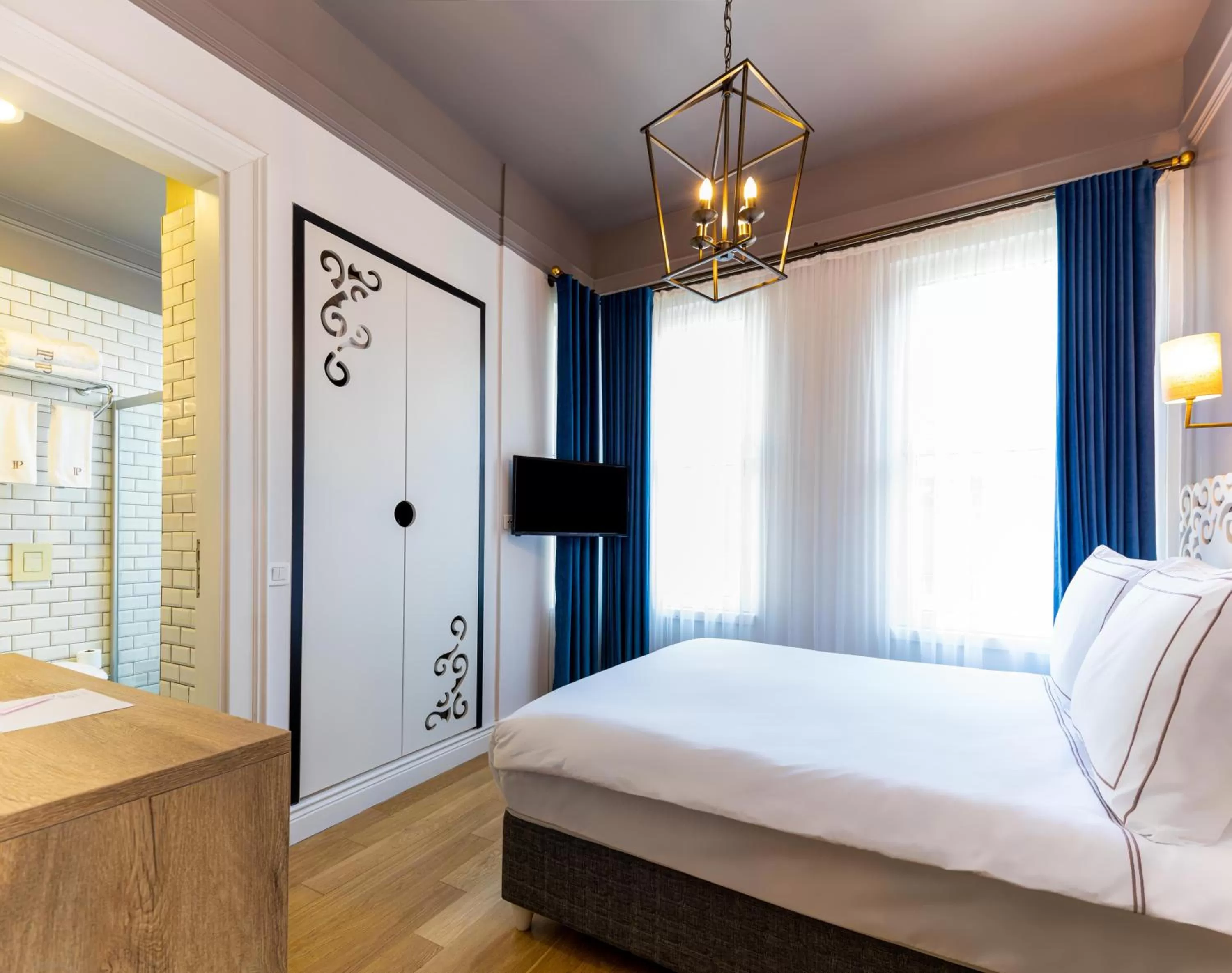 Photo of the whole room, Bed in Petros Hotel