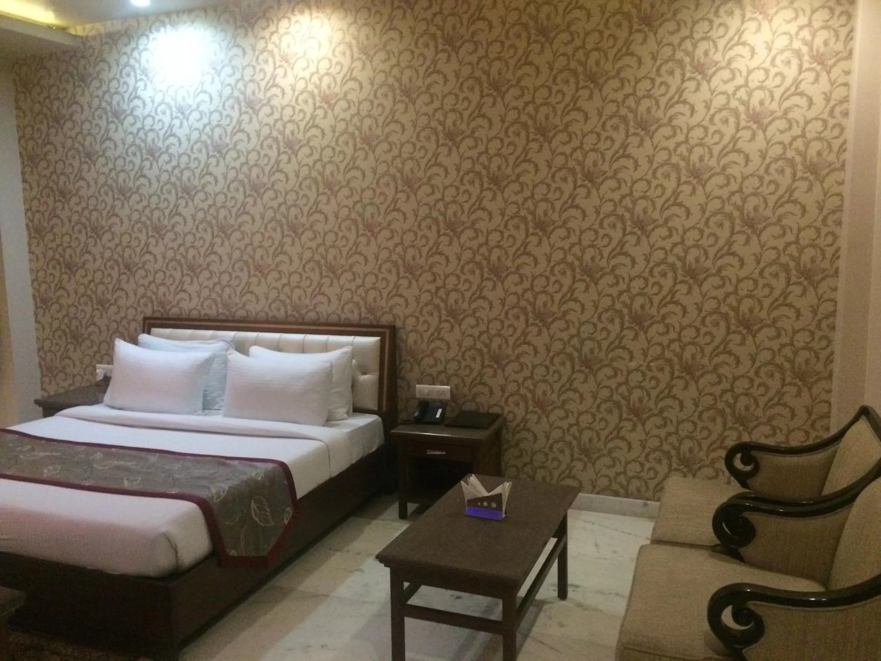 Bed in Hotel Leela Grande