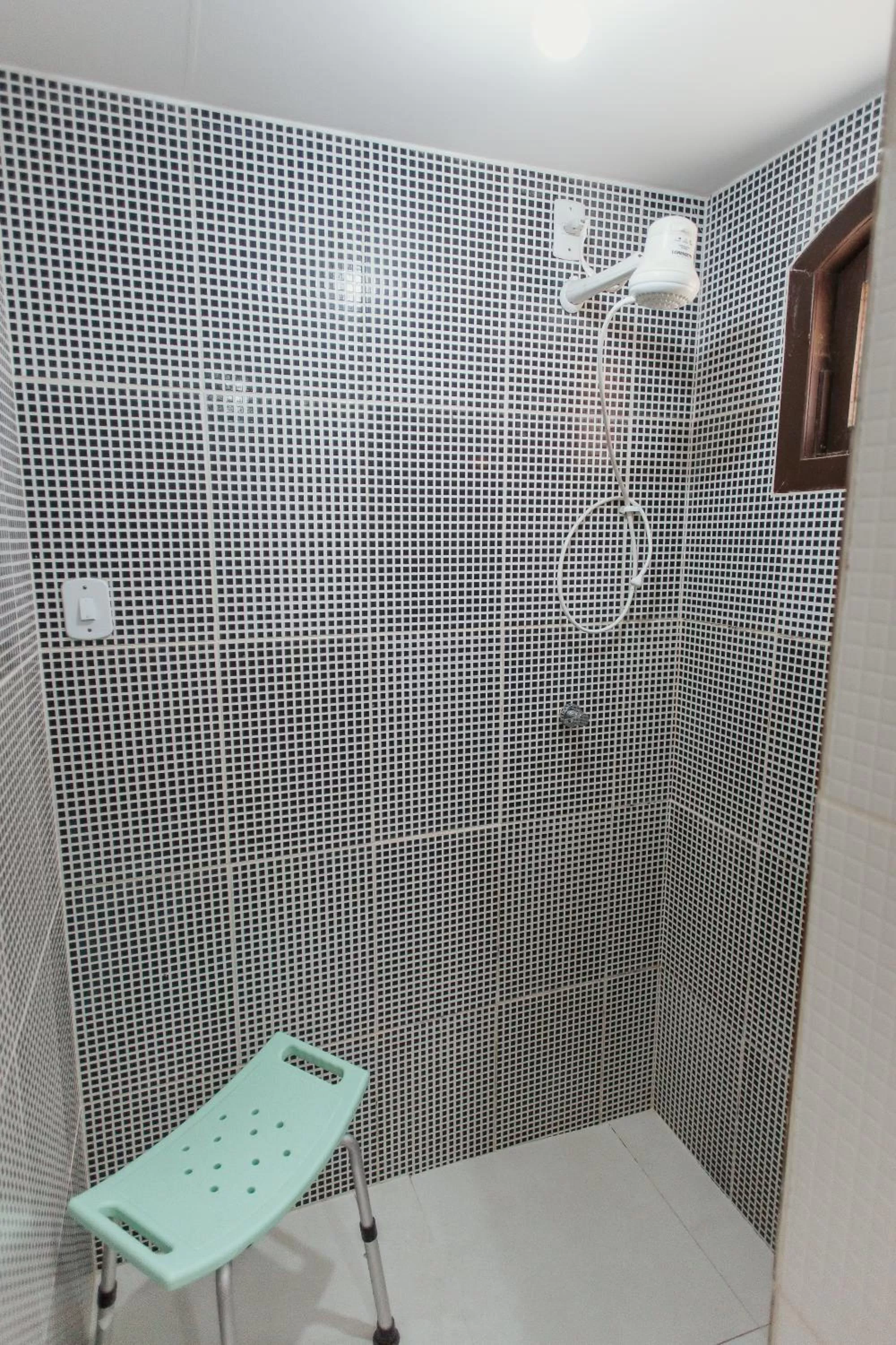 Shower in Chalet Suisse