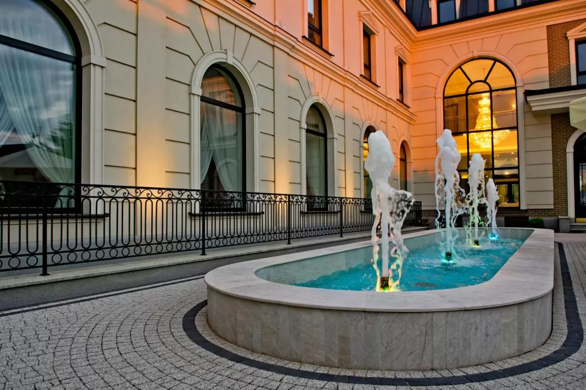 Property building, Swimming Pool in Hotel Mansor