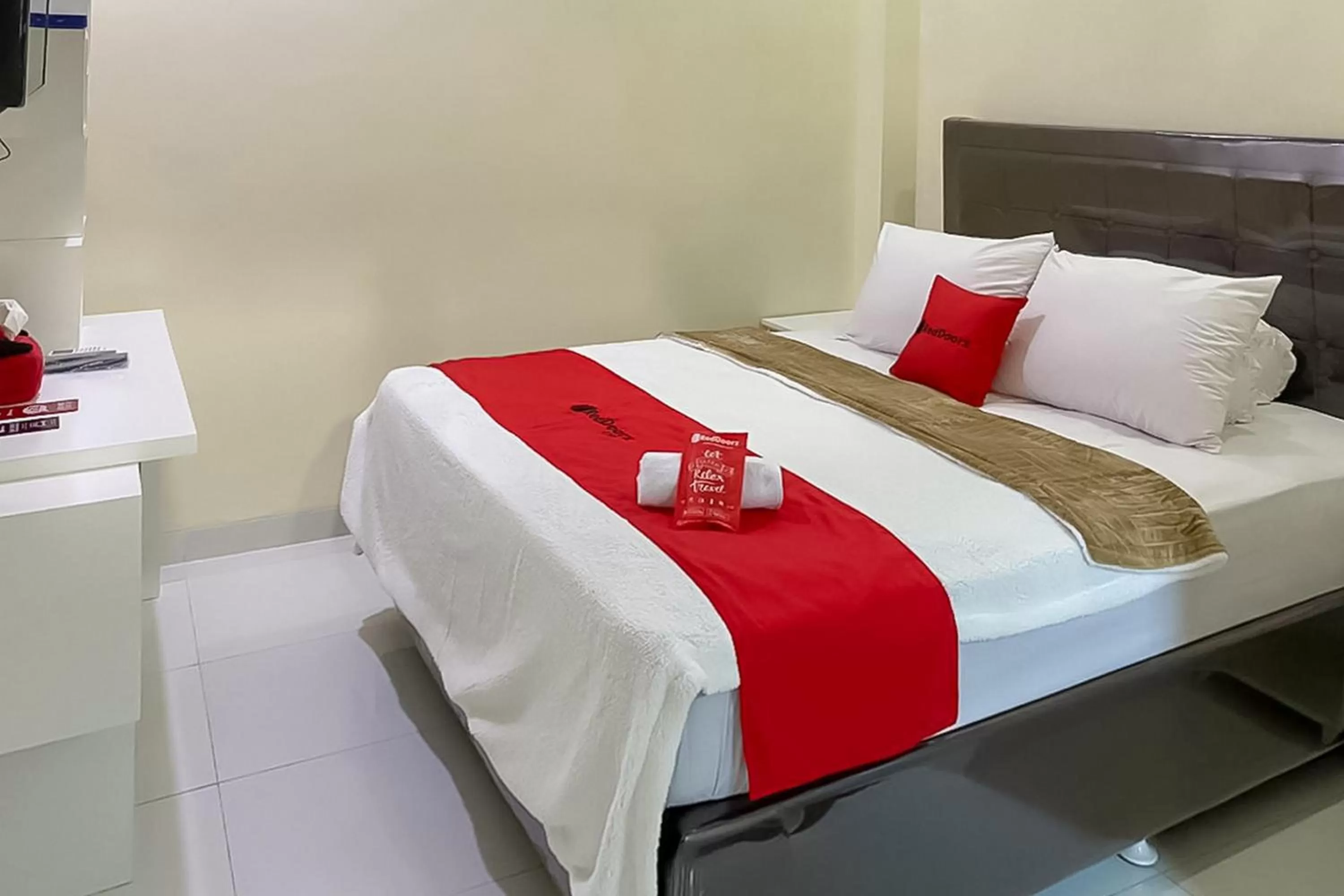 Bed in RedDoorz Syariah near PKOR Lampung
