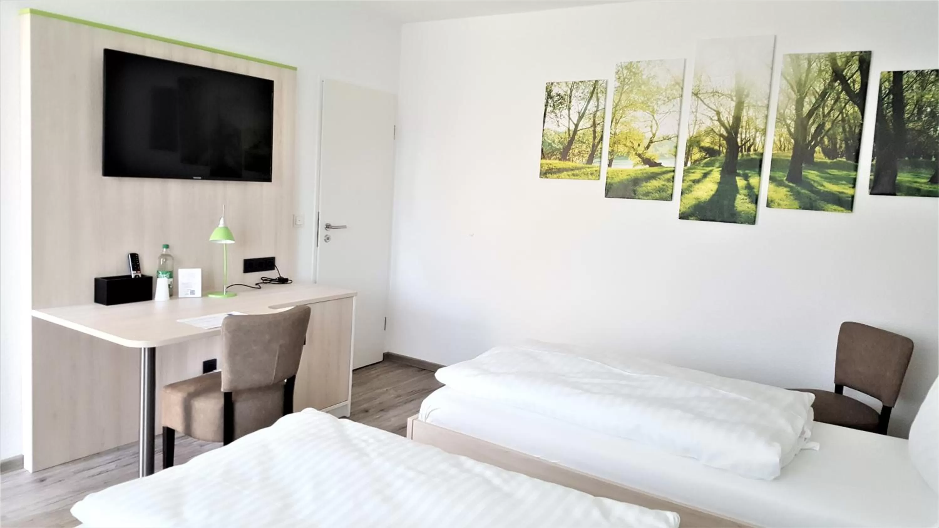 Photo of the whole room, Bed in Motel Espenhof