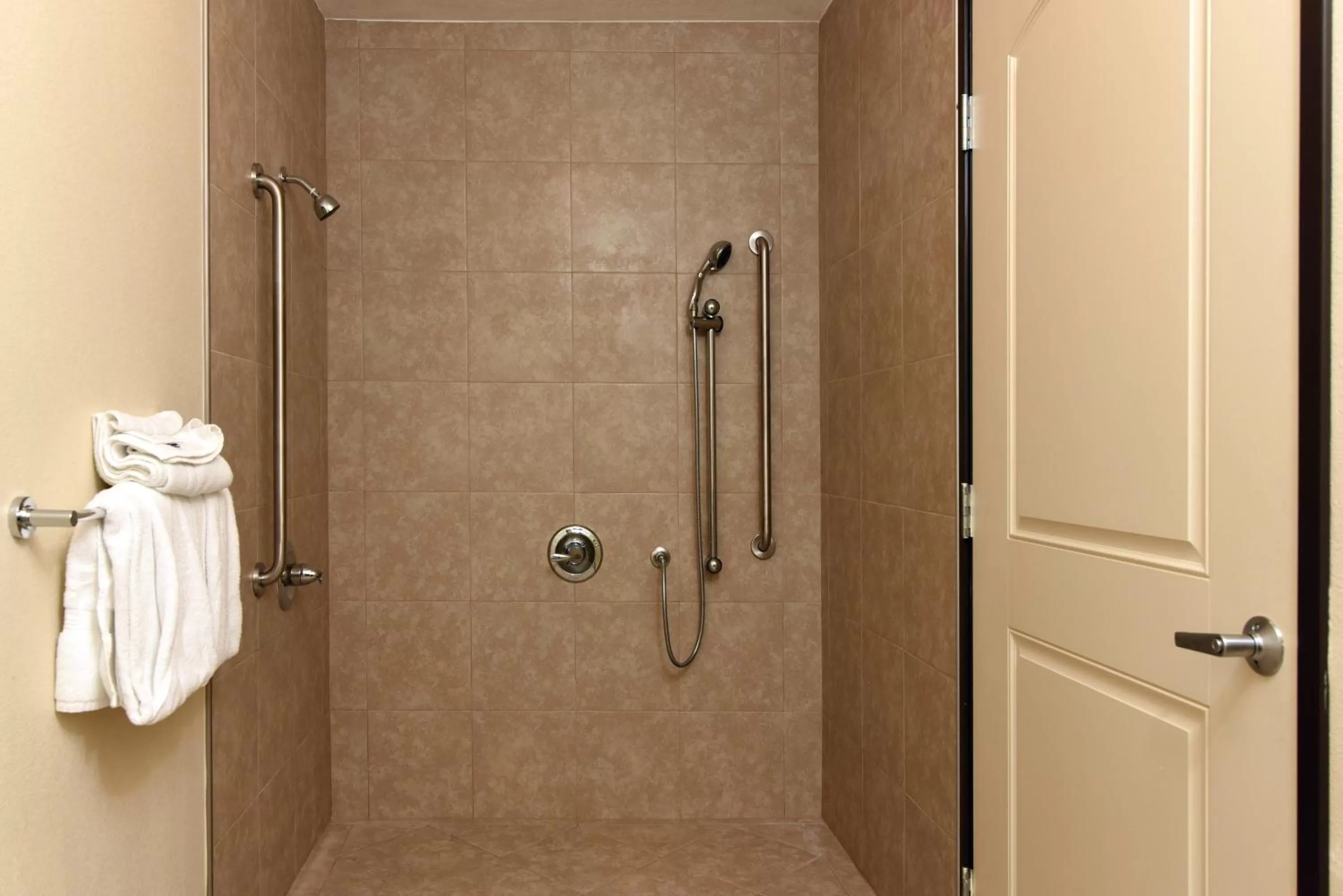 Bathroom in Red Roof Inn Bakersfield