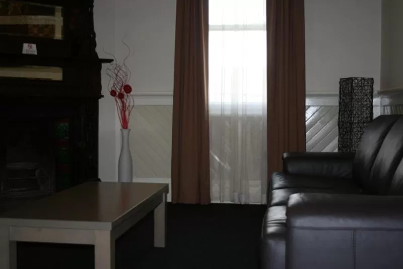 Living room in Noah's Mid City Motor Inn Muswellbrook