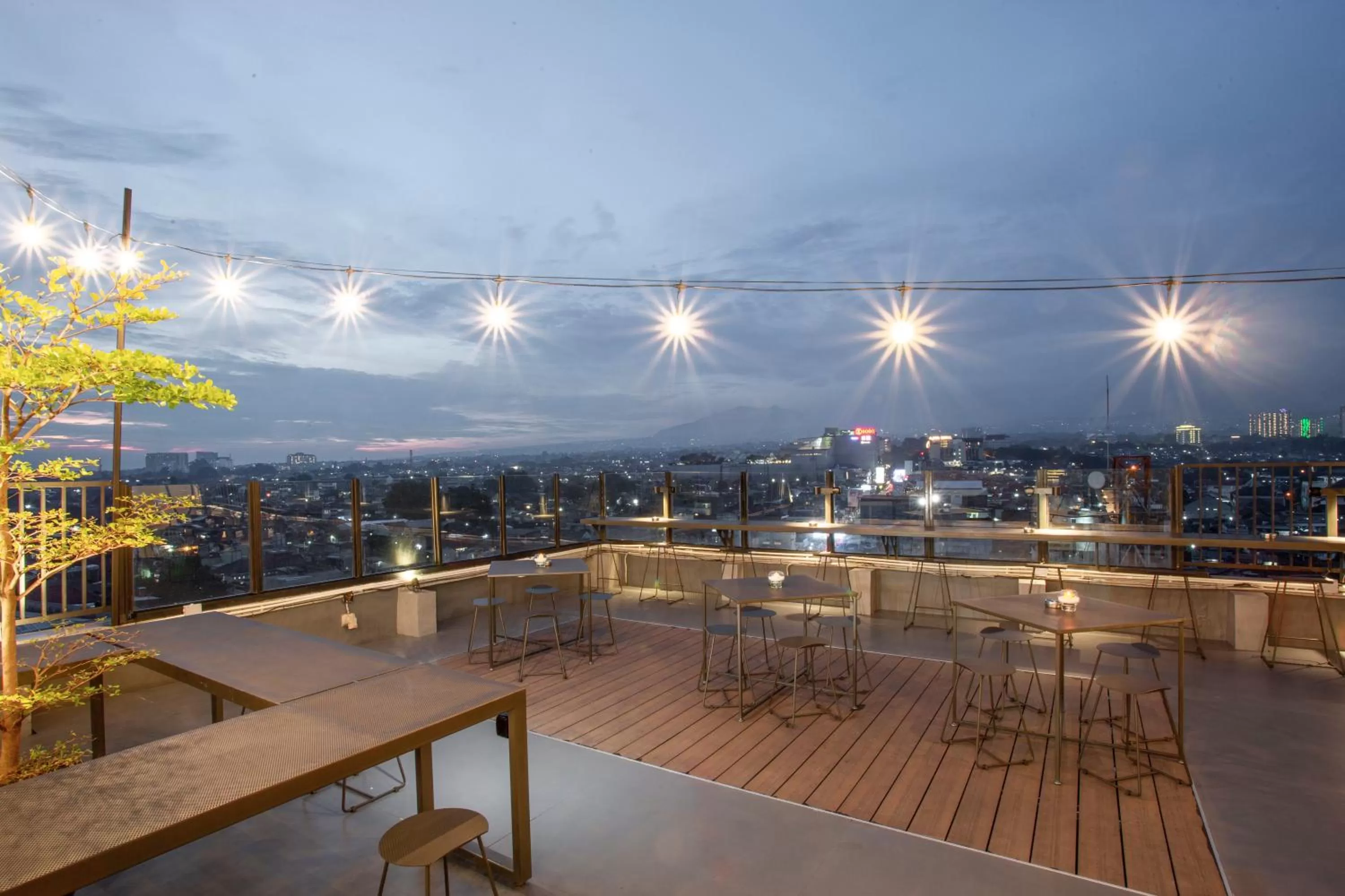 Restaurant/places to eat in Zest Sukajadi Bandung by Swiss-Belhotel International