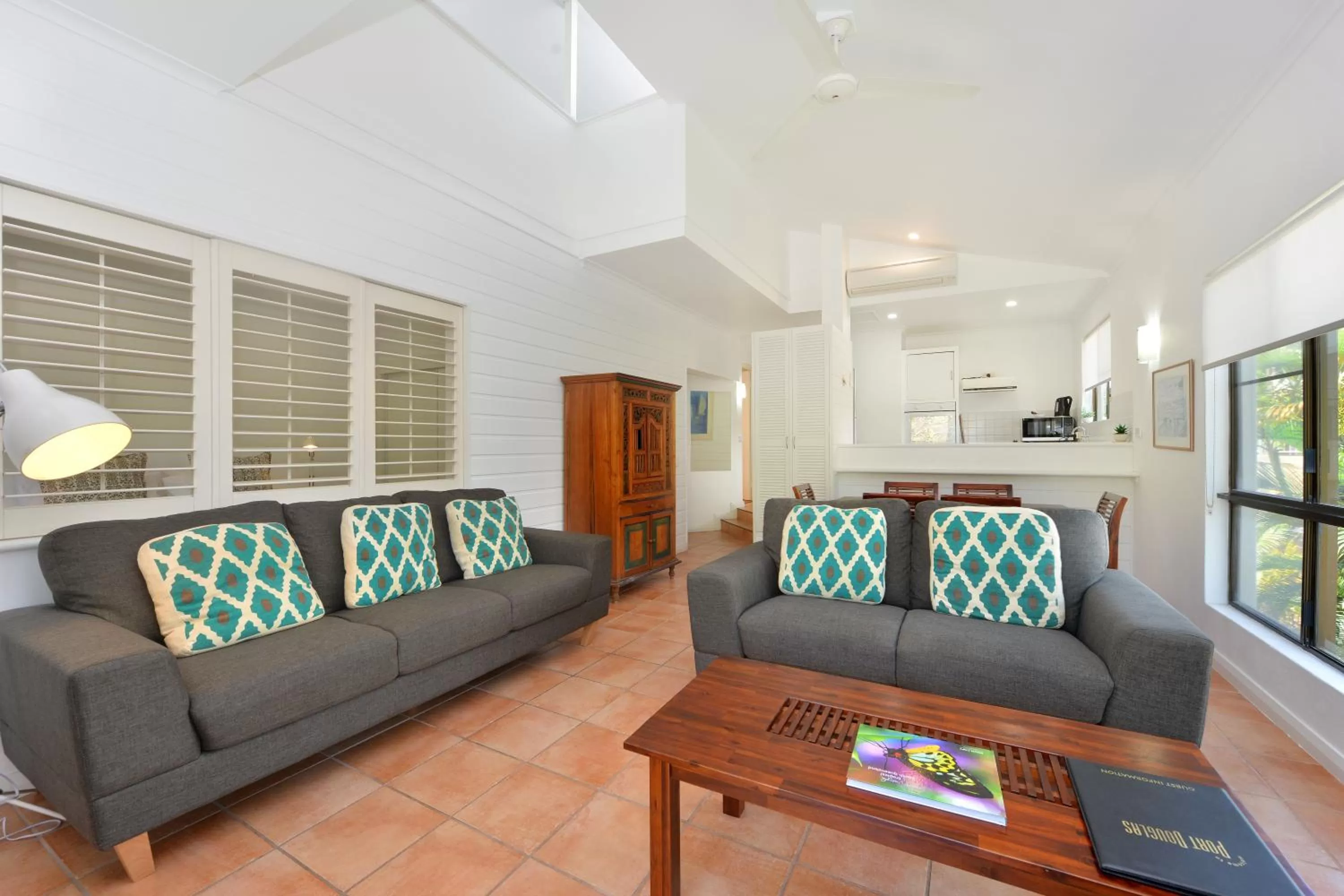 Living room in Driftwood Mantaray - Official Onsite Reception and Check In