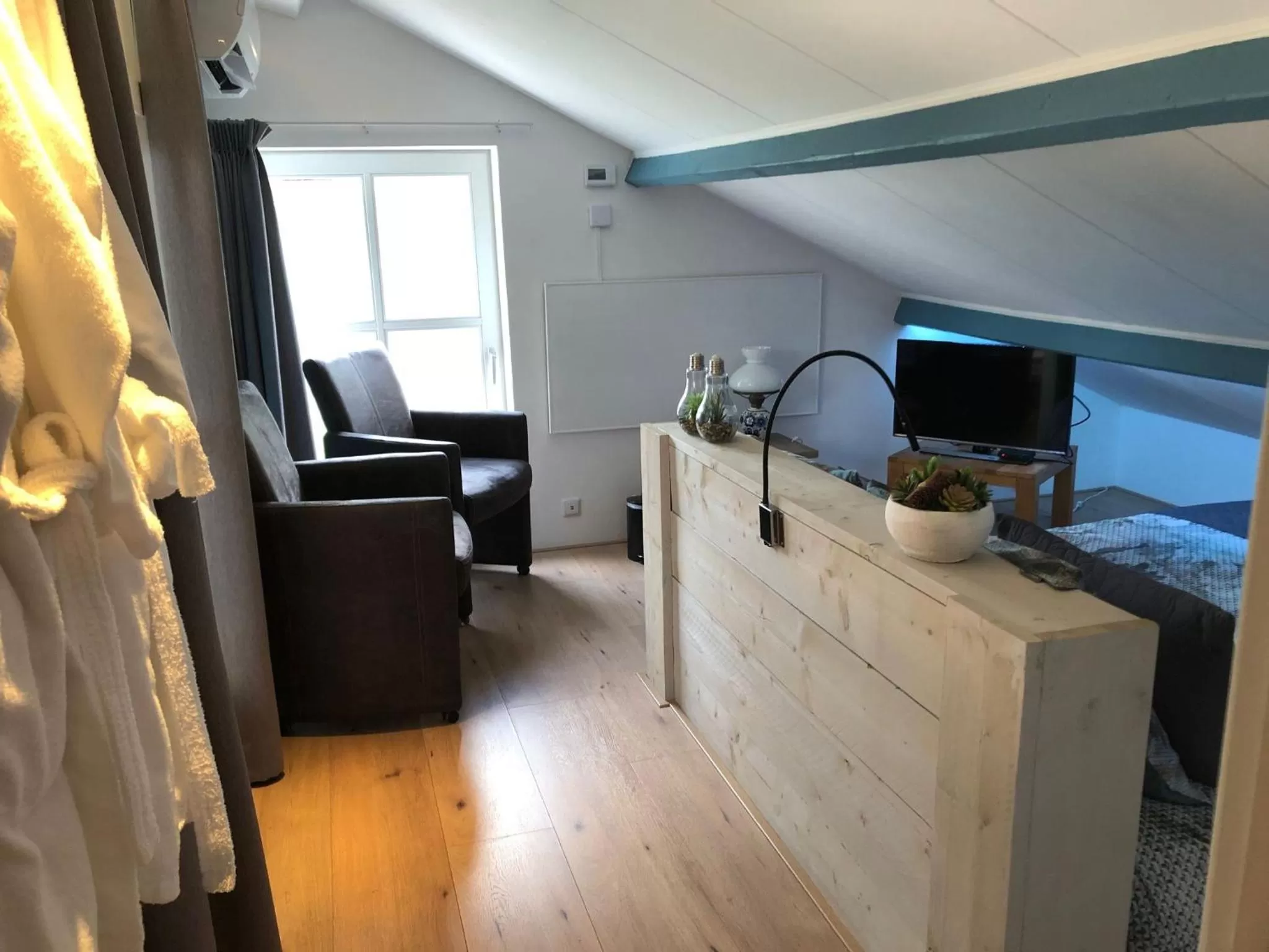 Seating area, Kitchen/Kitchenette in Altynghe