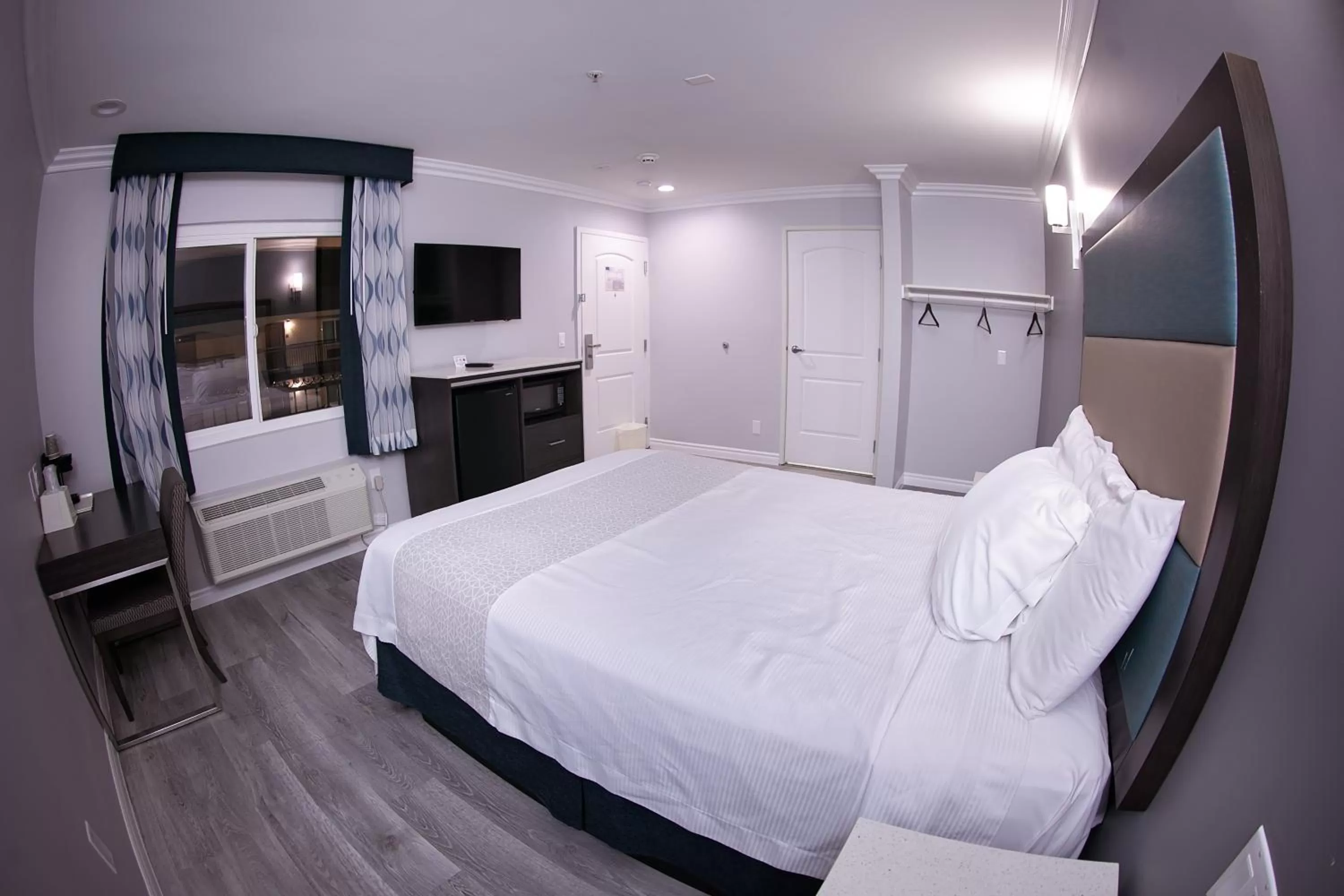 Bed in Travelodge Inn & Suites by Wyndham West Covina