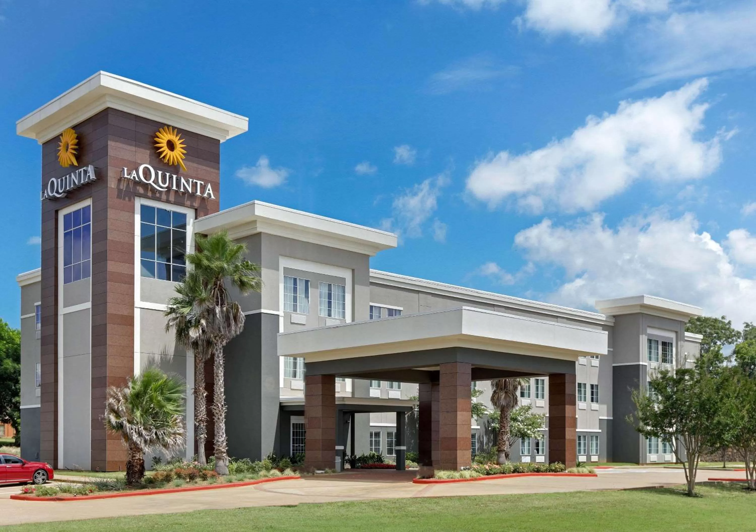Property building in La Quinta by Wyndham Jacksonville, Texas