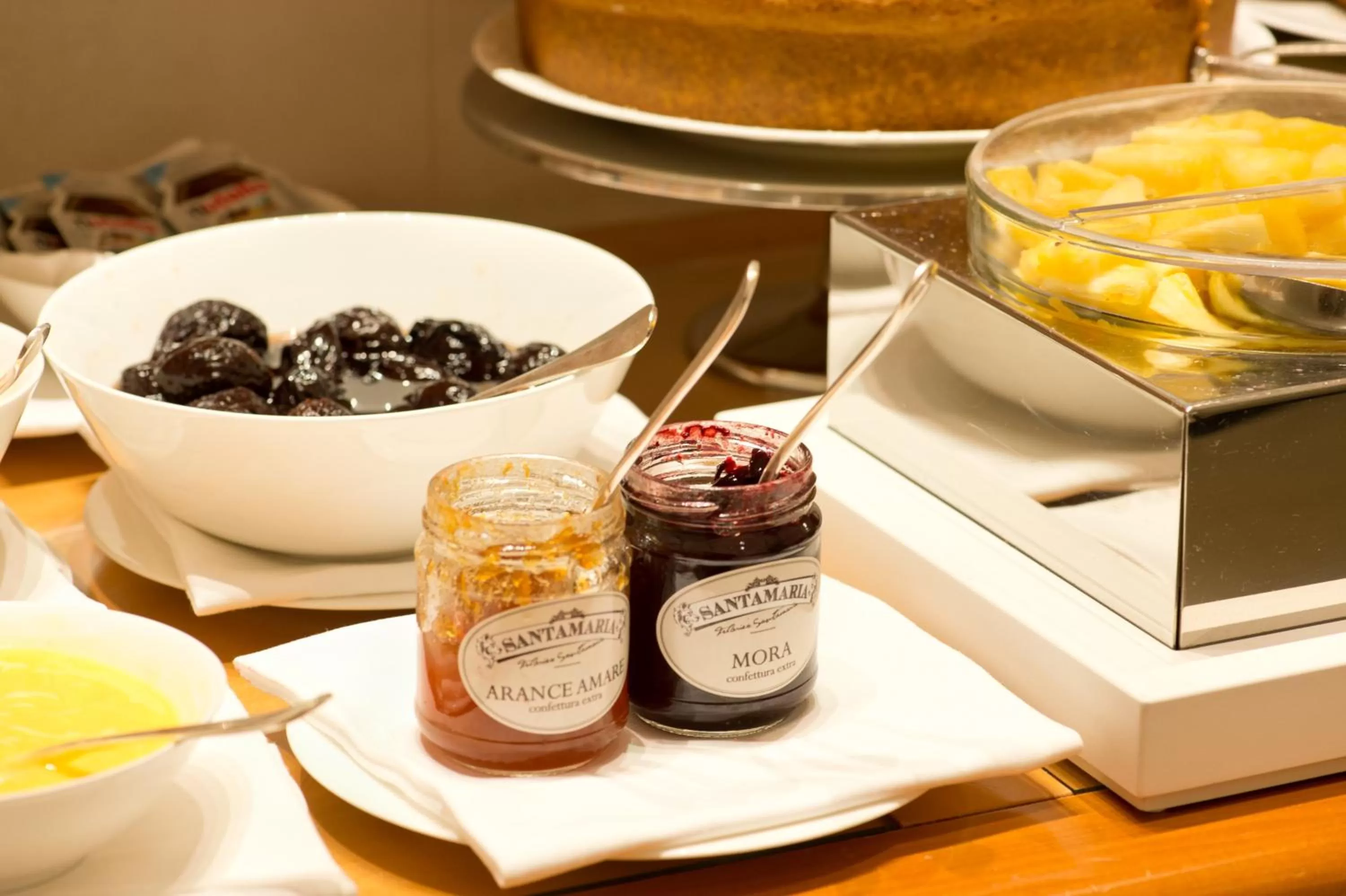 Buffet breakfast in Hotel Spadari Al Duomo