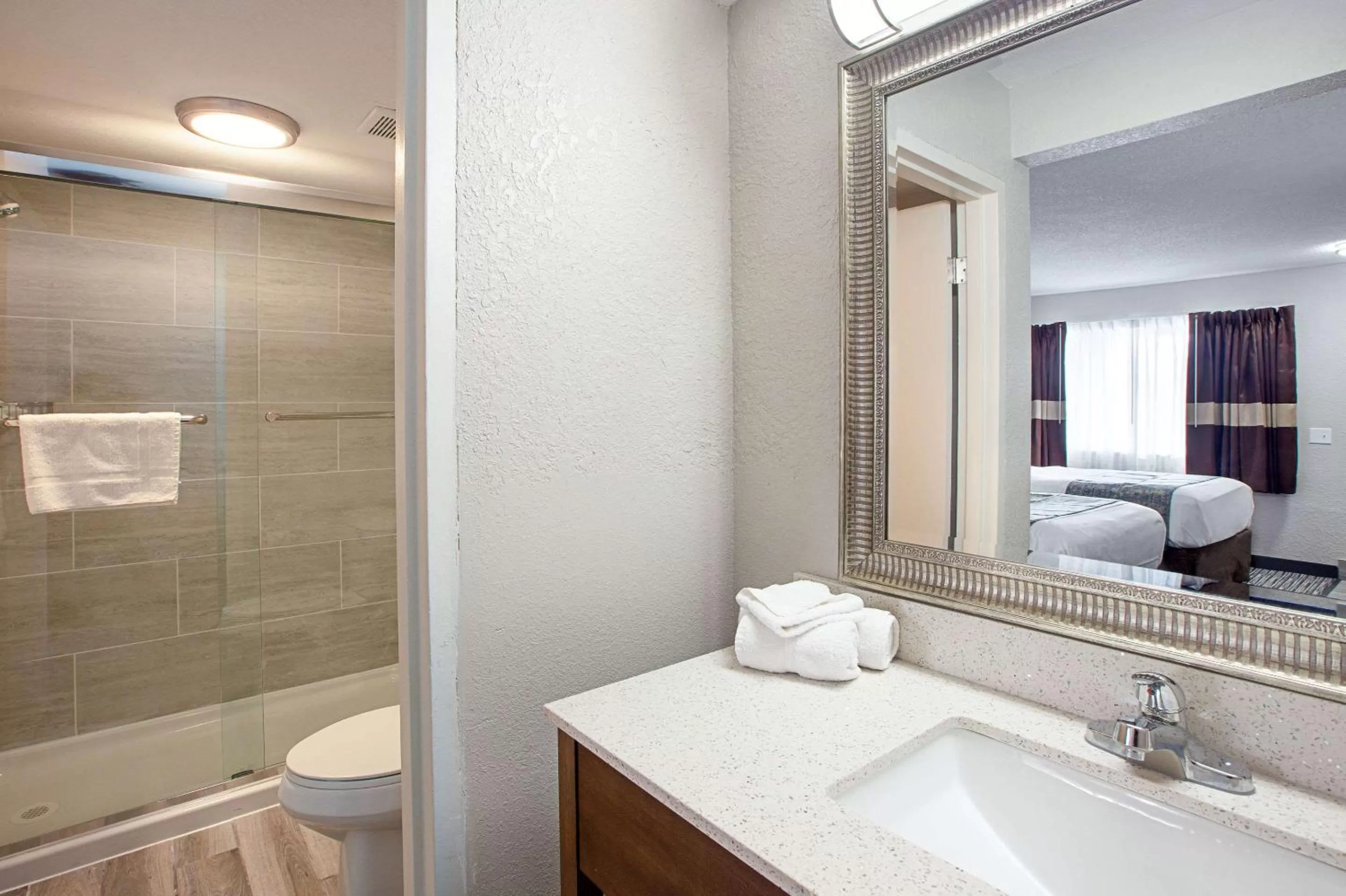 Bedroom in Clarion Pointe East Lansing University Area