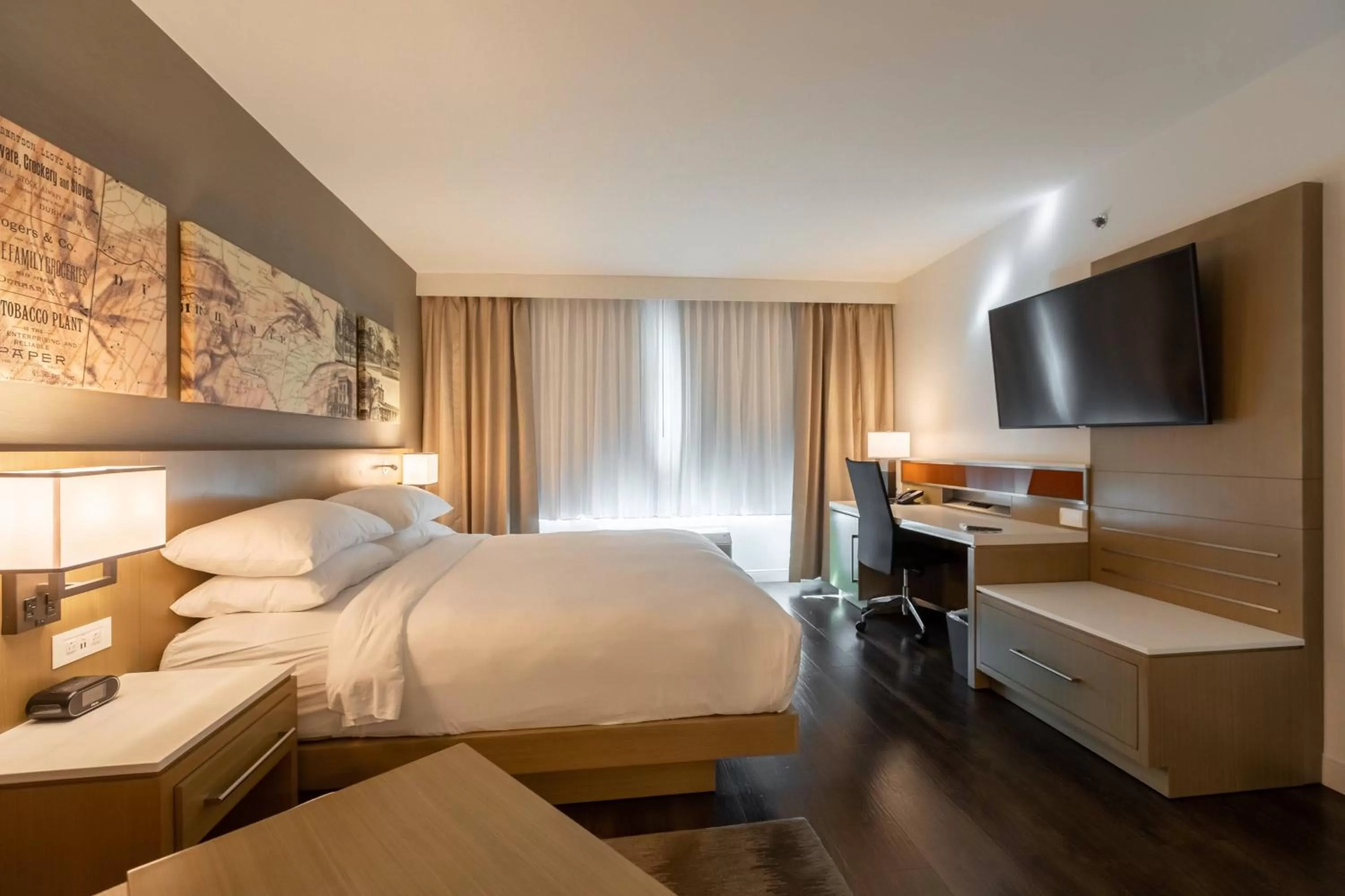 Photo of the whole room, Bed in Delta Hotels by Marriott Raleigh-Durham at Research Triangle Park