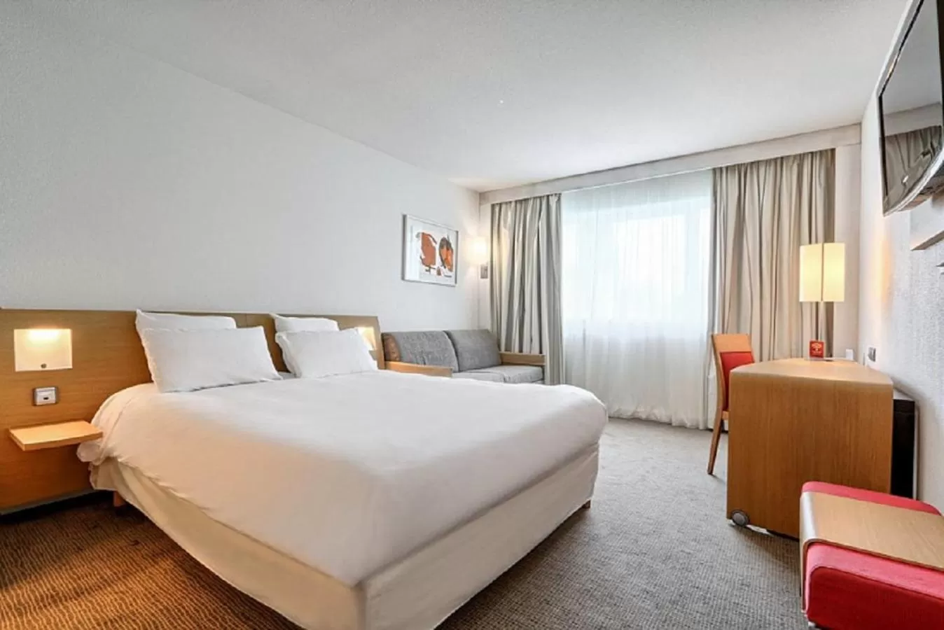Photo of the whole room, Bed in Novotel Paris Nord Expo Aulnay