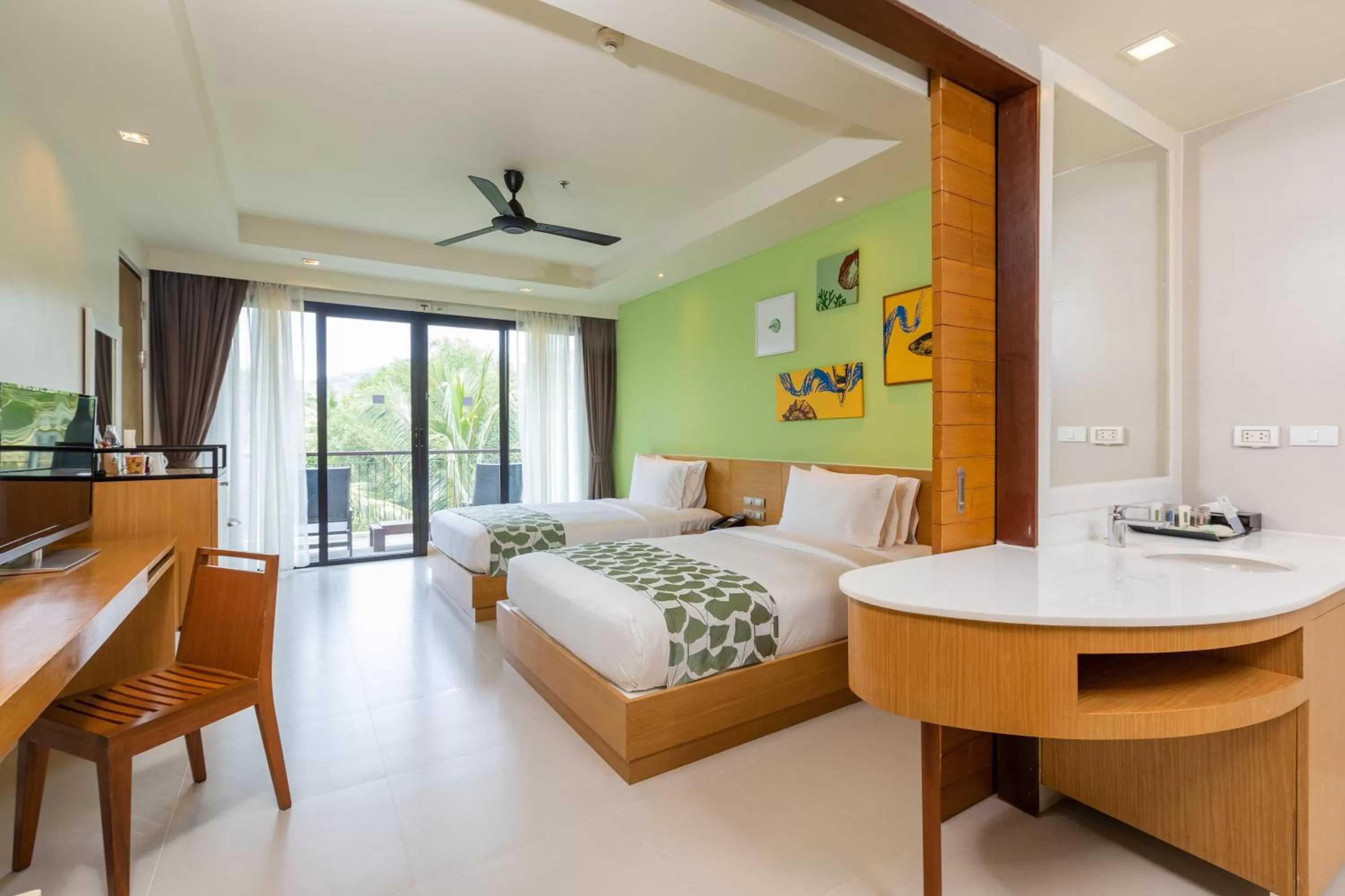 Photo of the whole room, Bed in Holiday Ao Nang Beach Resort, Krabi