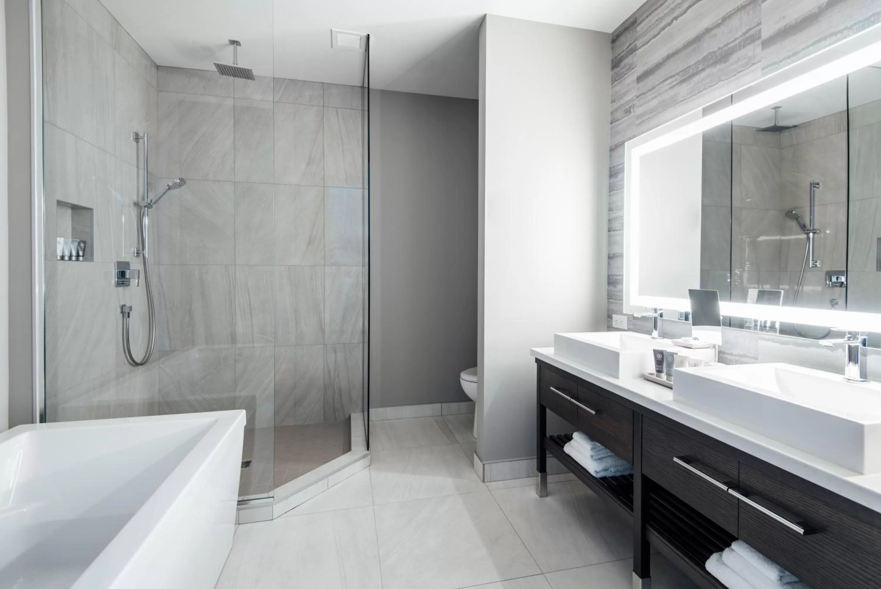 Bathroom in Entourage sur-le-Lac