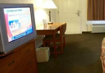 TV and multimedia, Bed in Premier Inns Tolleson