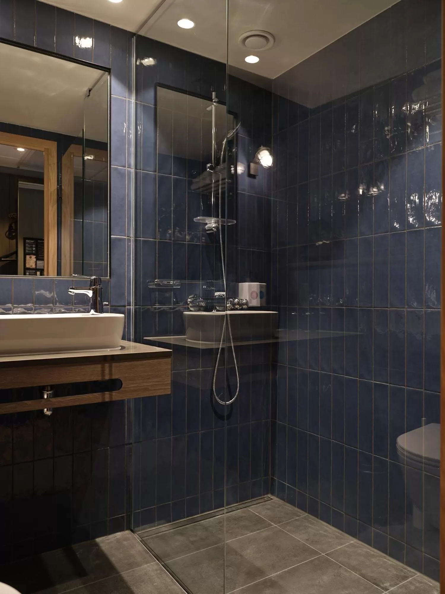 Shower in Quality Hotel Match