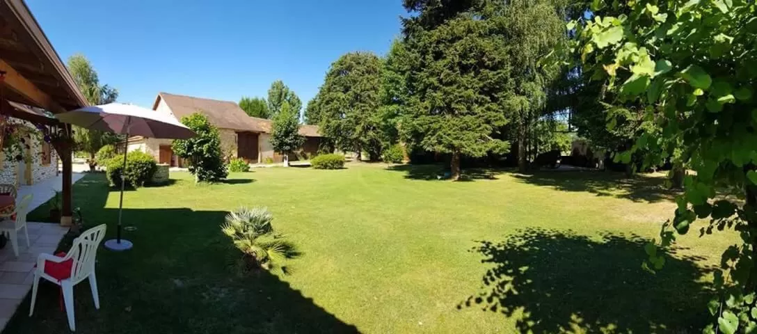 Property building in Chambres d'Hotes Carpediem