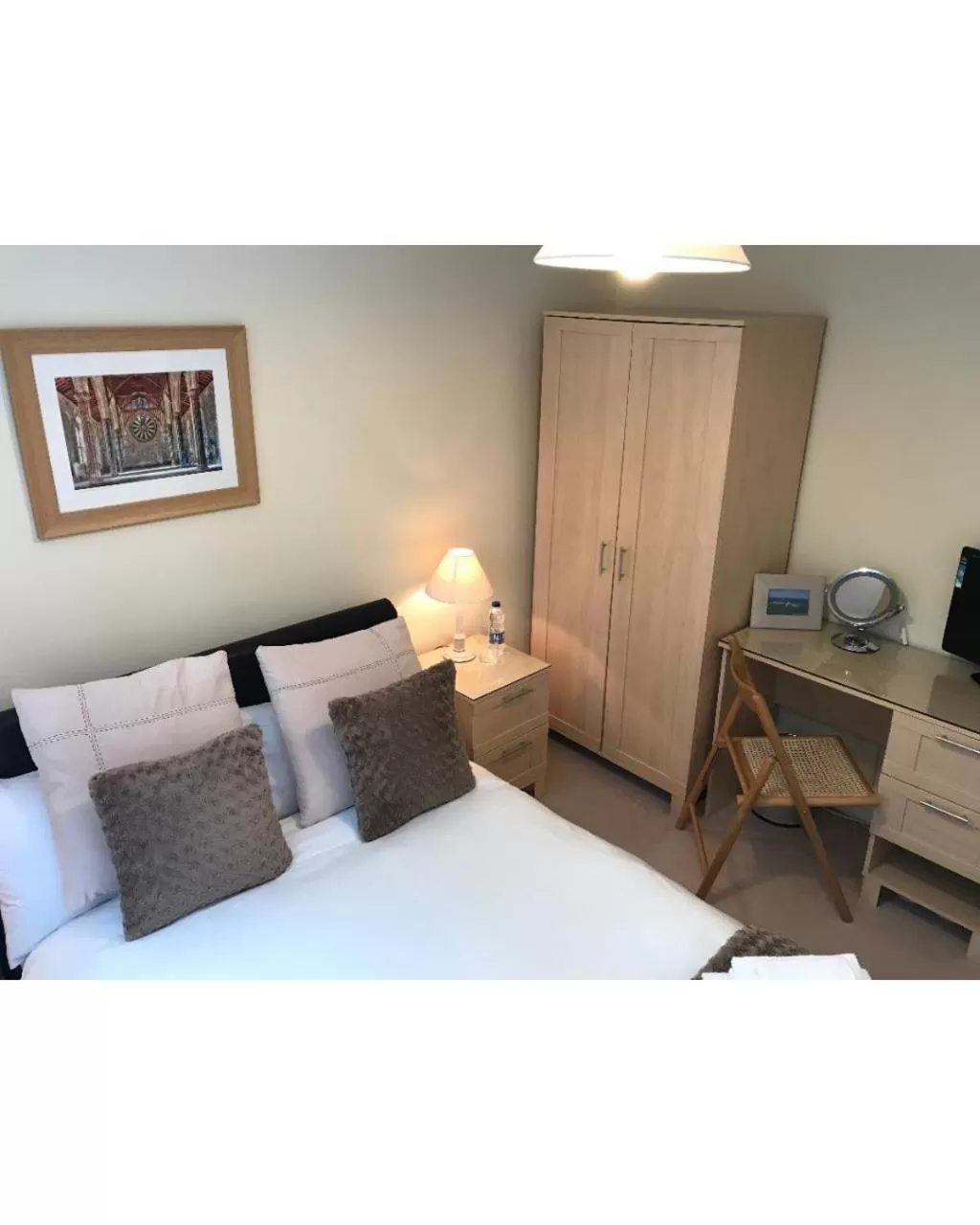 Bedroom, Bed in 31 Queens Road