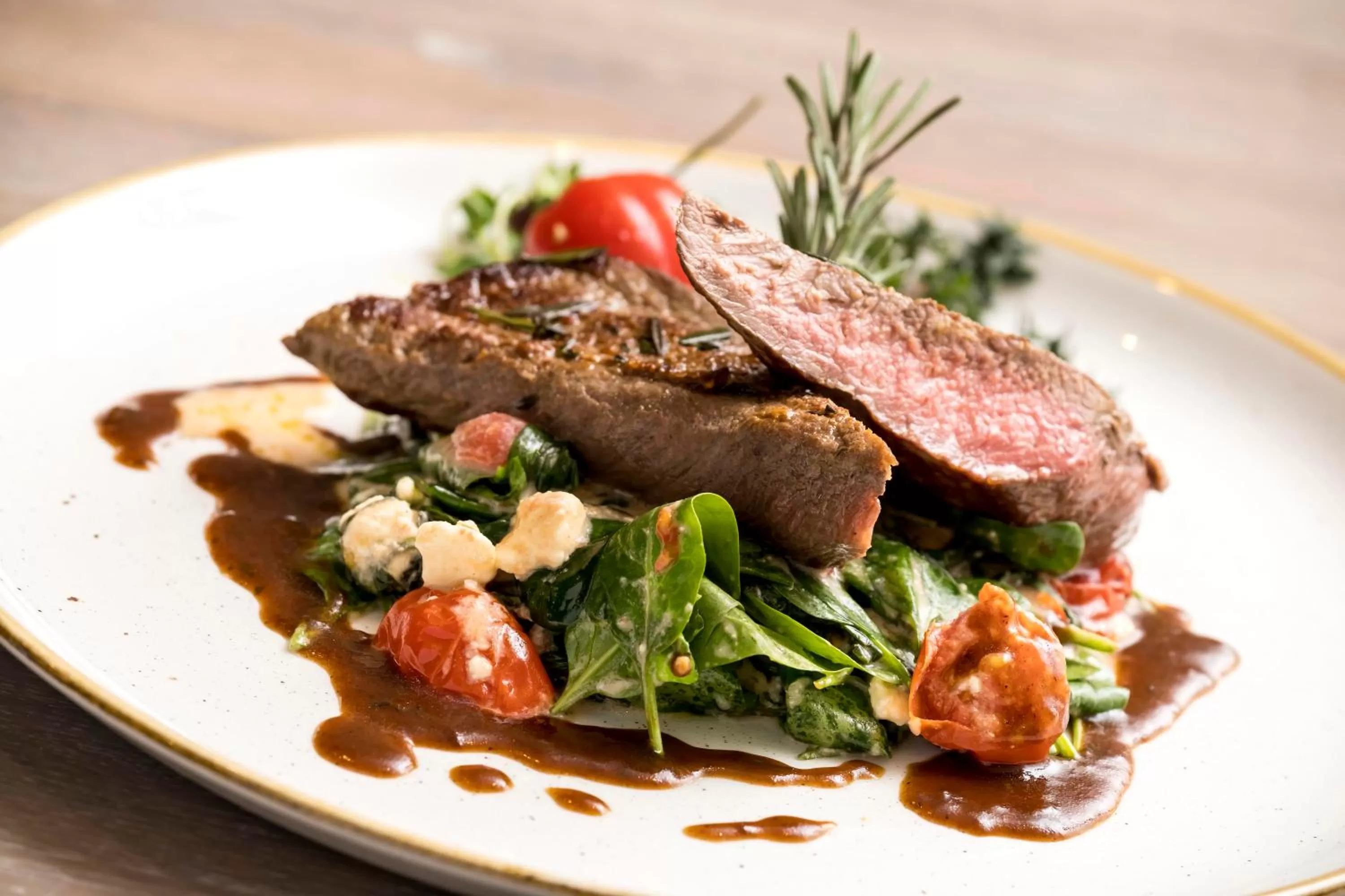 Restaurant/places to eat in Fuchsbau Romantik Hotel & SPA Restaurant & FOX Bar