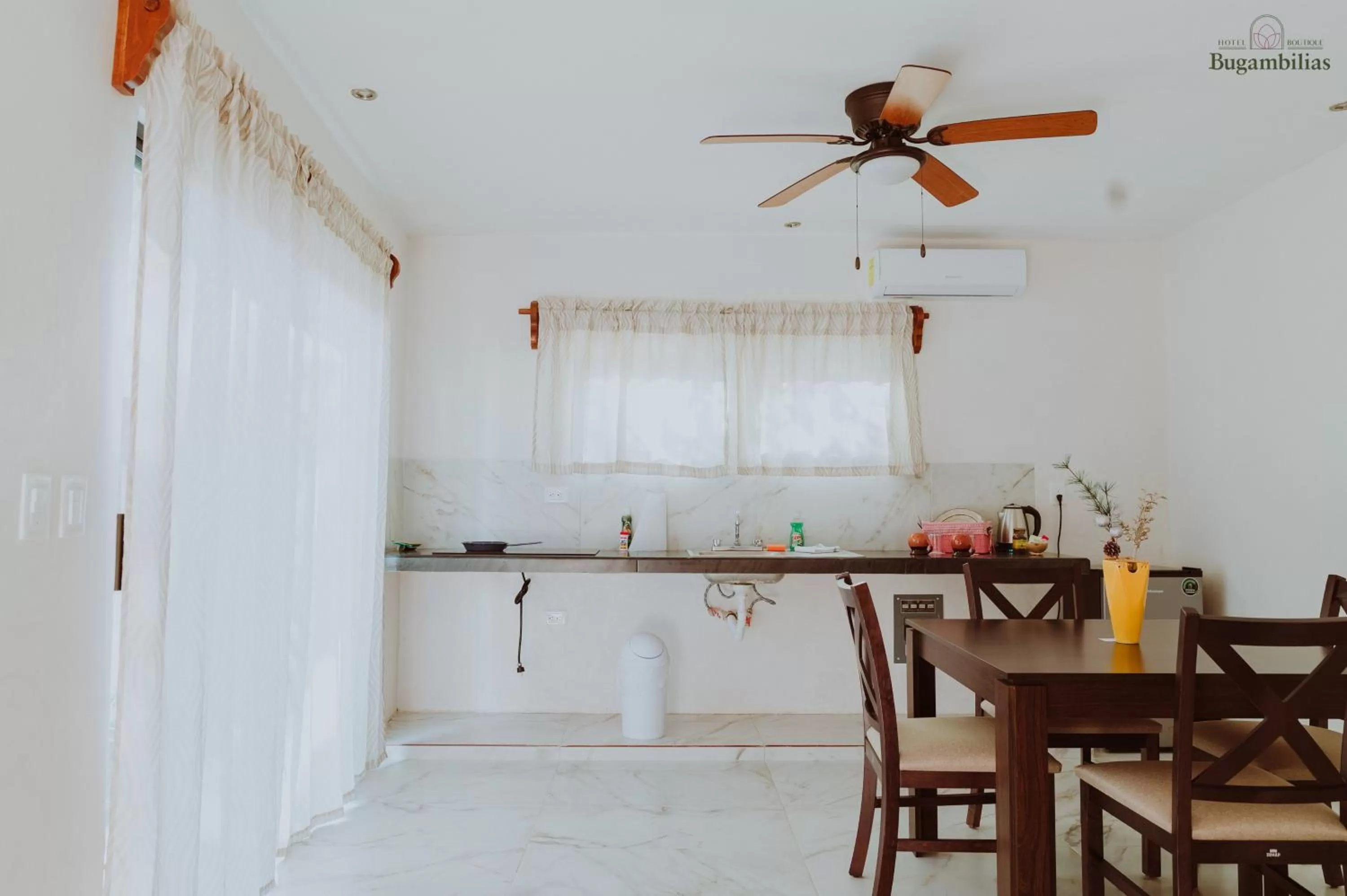 Kitchen or kitchenette in Hotel Boutique Bugambilias