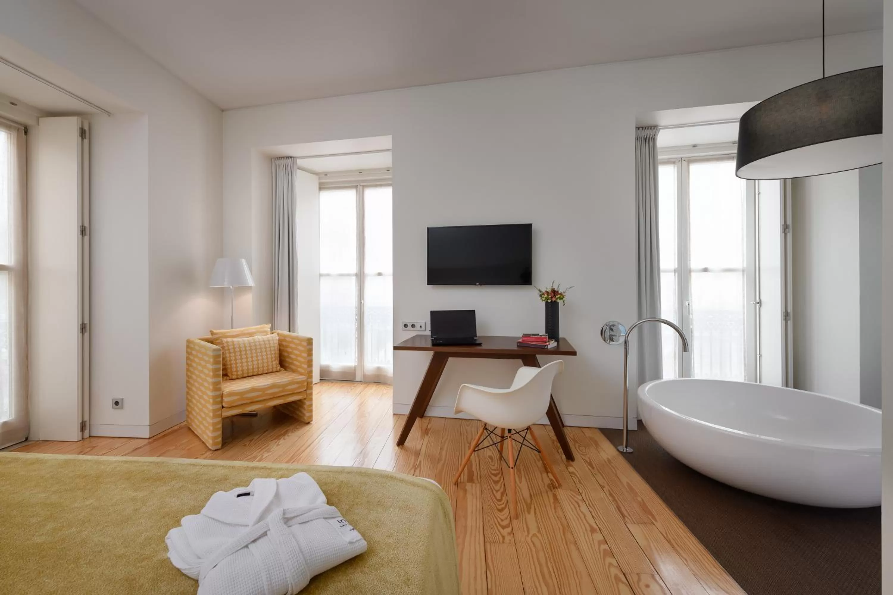 TV and multimedia, Bed in Inspira Liberdade Boutique Hotel