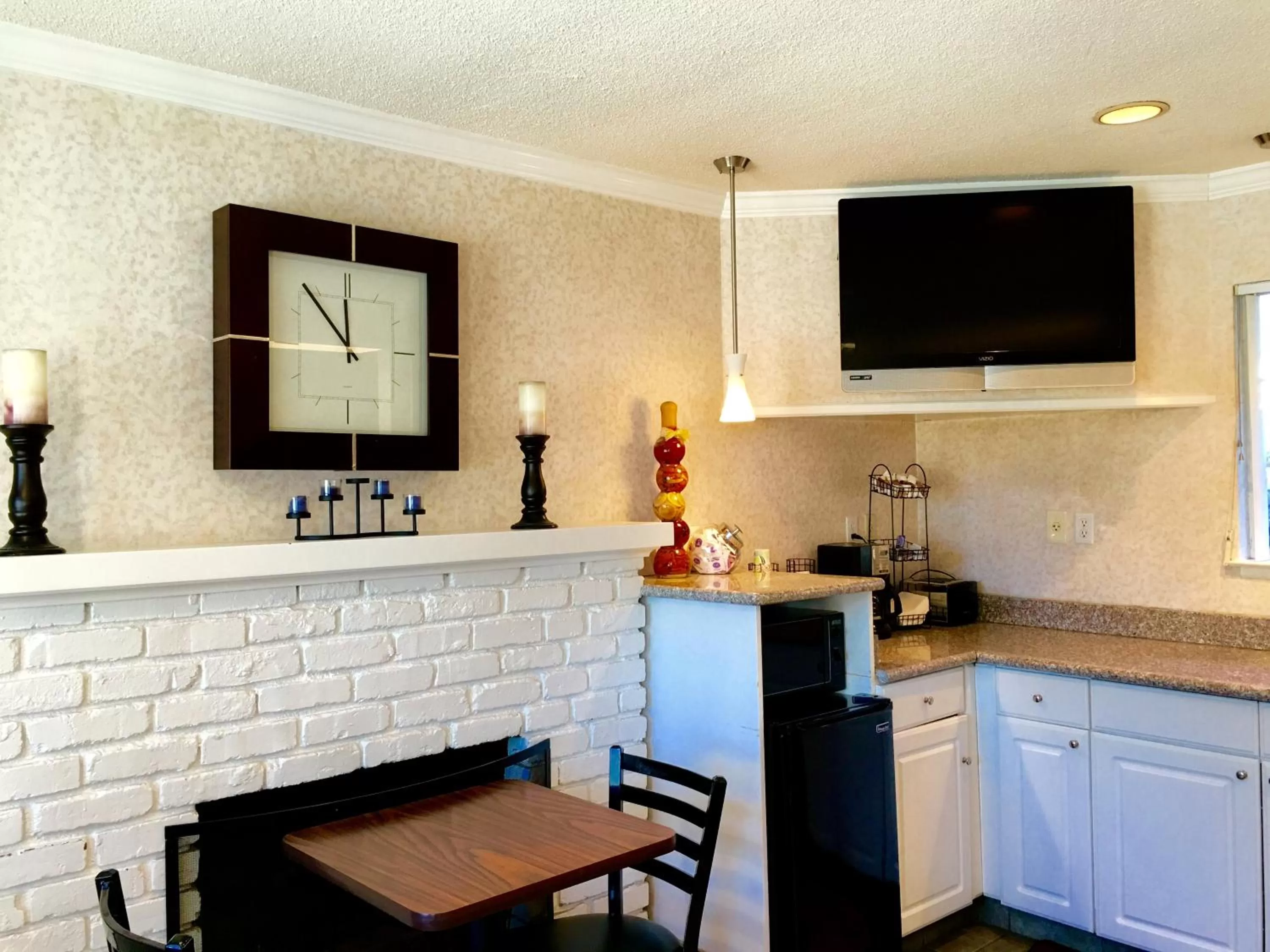 Decorative detail in Pelican Inn