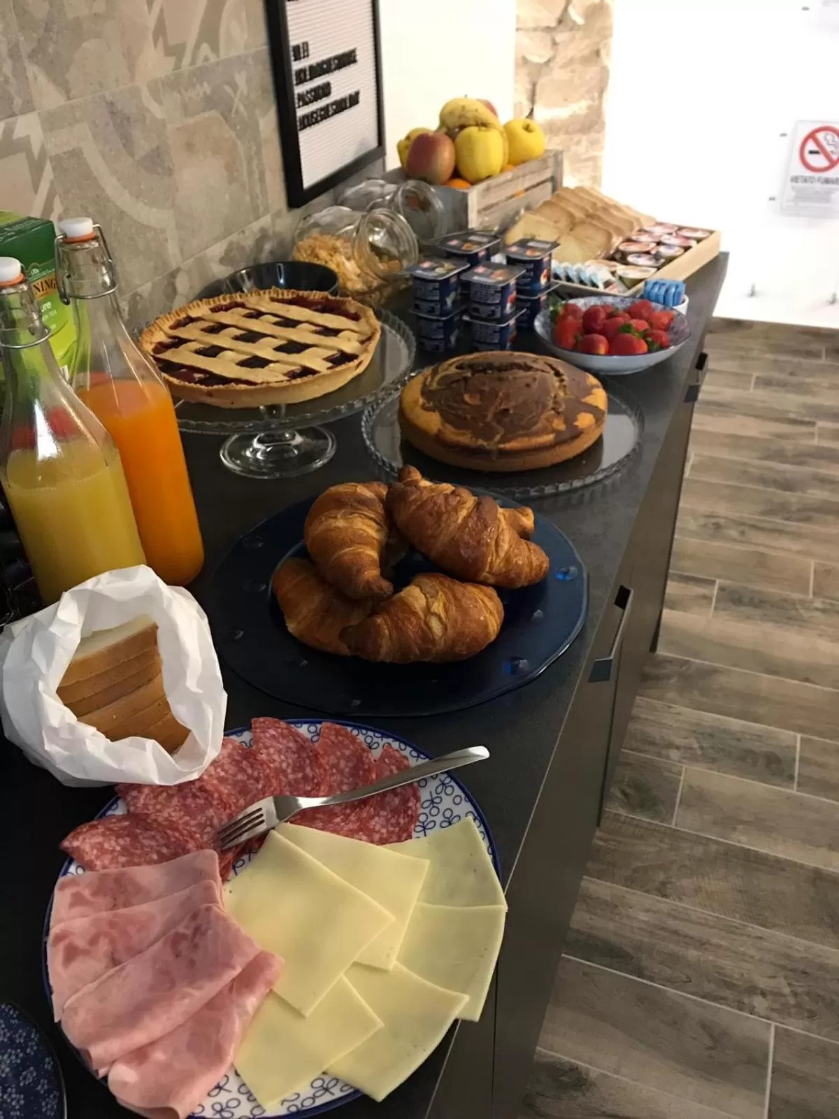 Food and drinks in Holiday Guesthouse