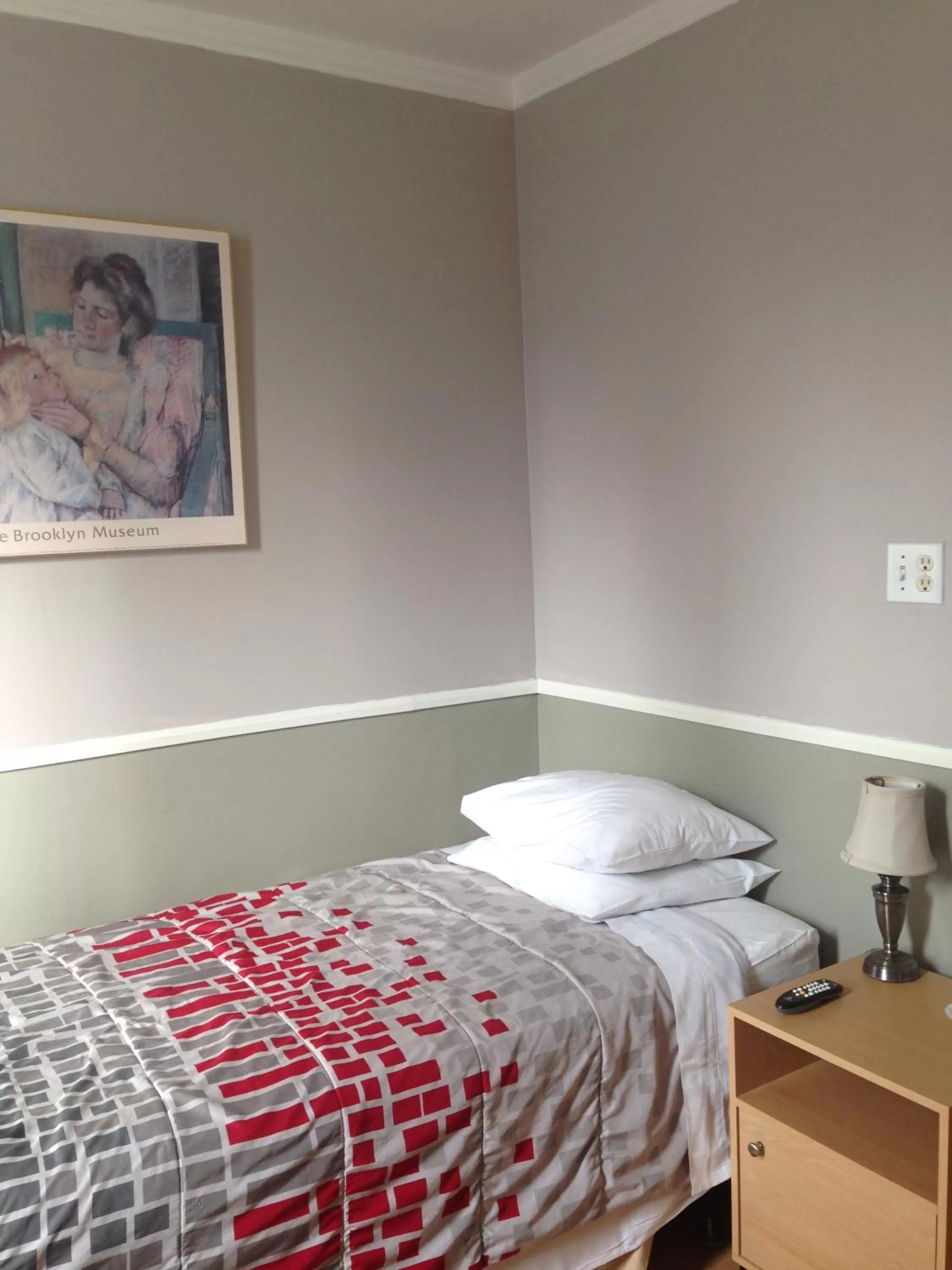 Bed in The Rex Hotel Jazz & Blues Bar