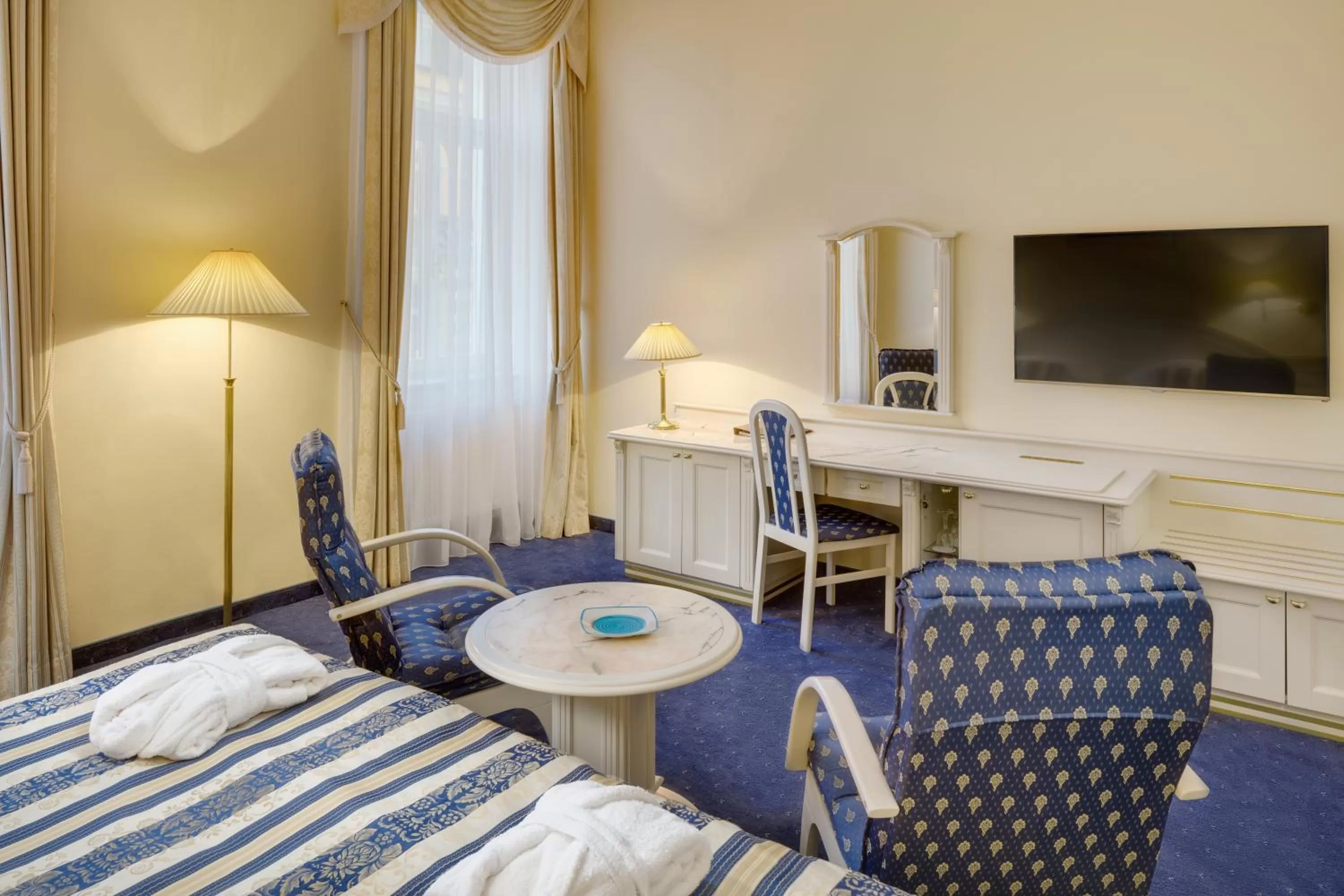 Seating area, Bed in Ensana Hotel Pacifik