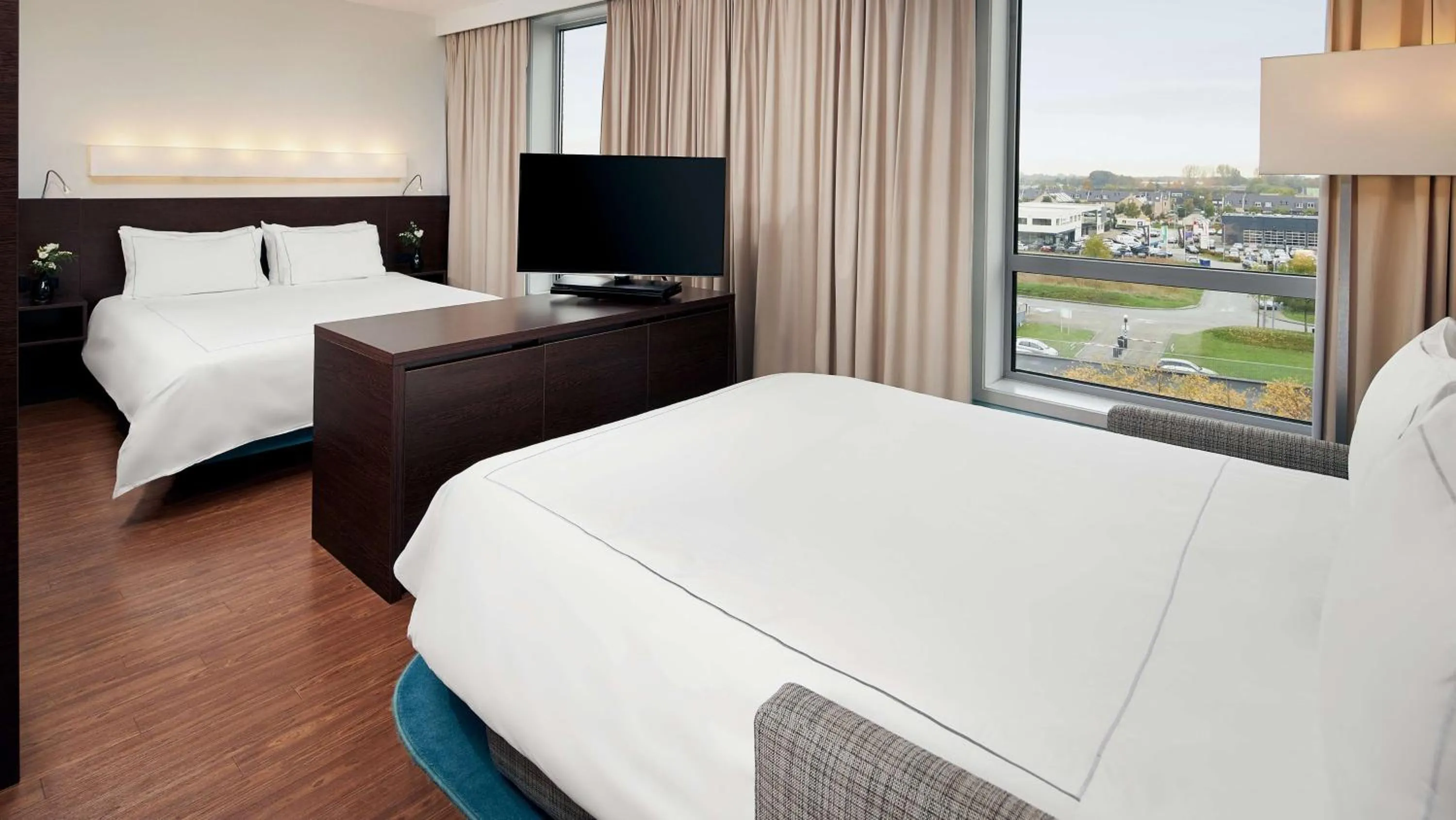 Photo of the whole room, Bed in Park Plaza Amsterdam Airport