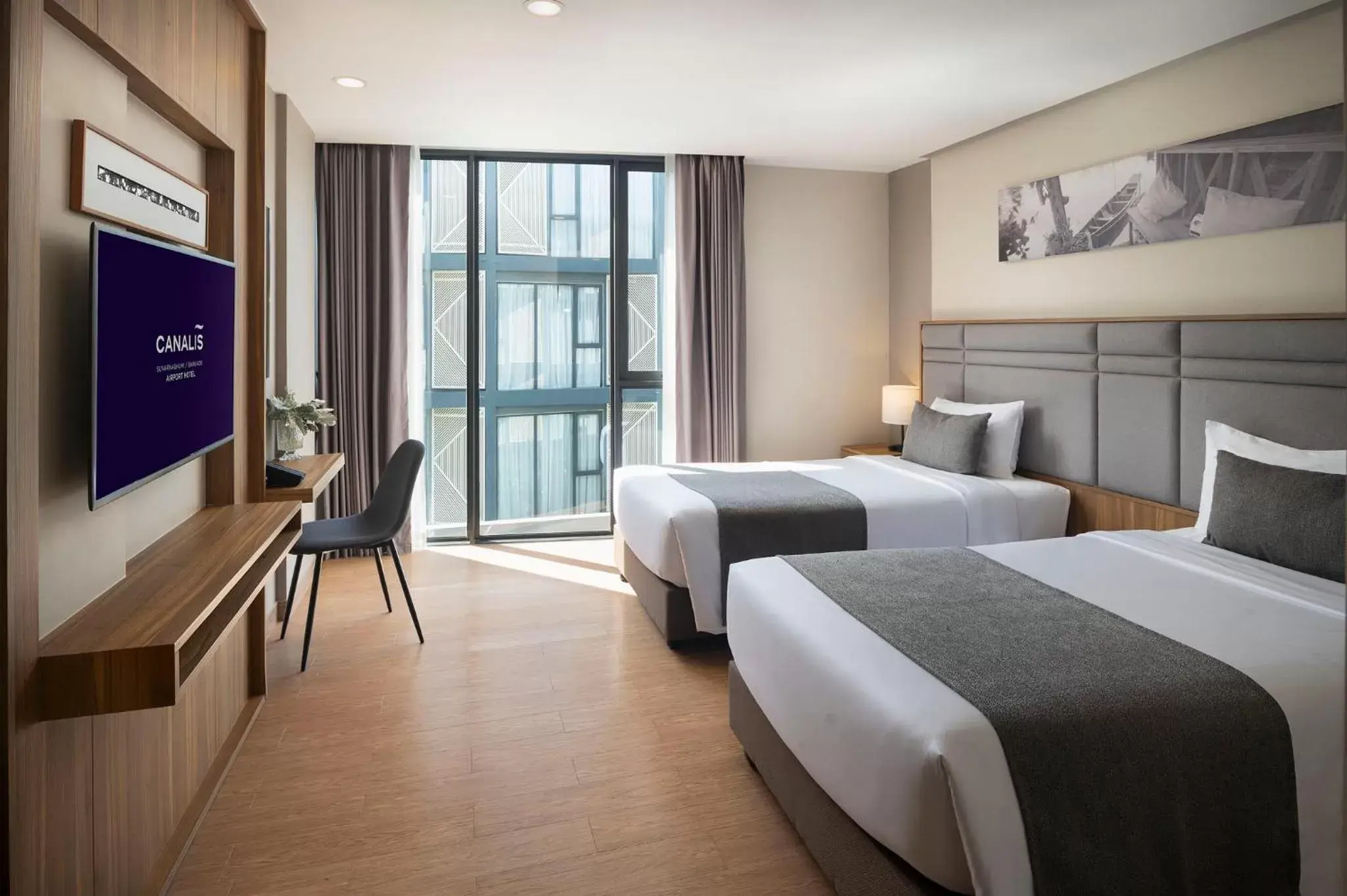 Deluxe Pool View in Canalis Suvarnabhumi Airport Hotel Deluxe Pool View in Canalis Suvarnabhumi Airport Hotel