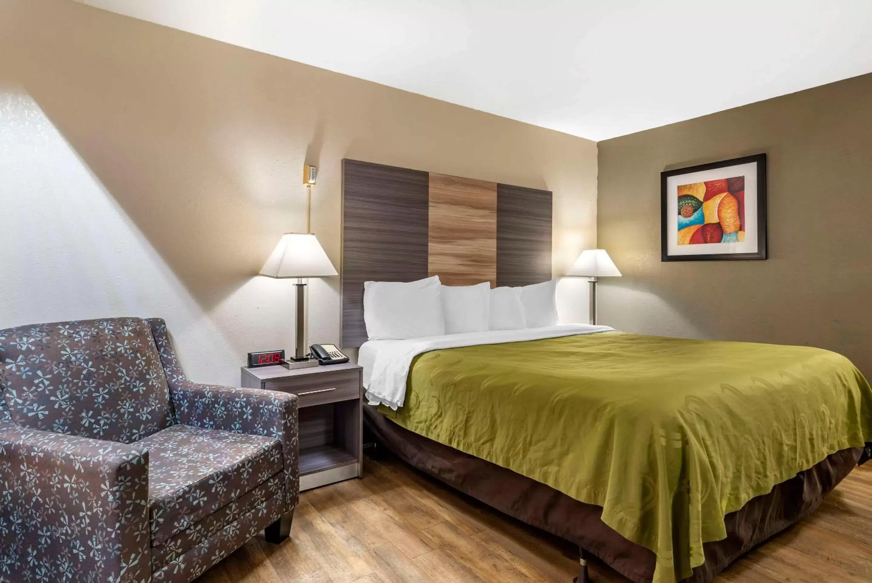 King Room - Disability Access/Non-Smoking in Quality Inn Conyers I-20 King Room - Disability Access/Non-Smoking in Quality Inn Conyers I-20