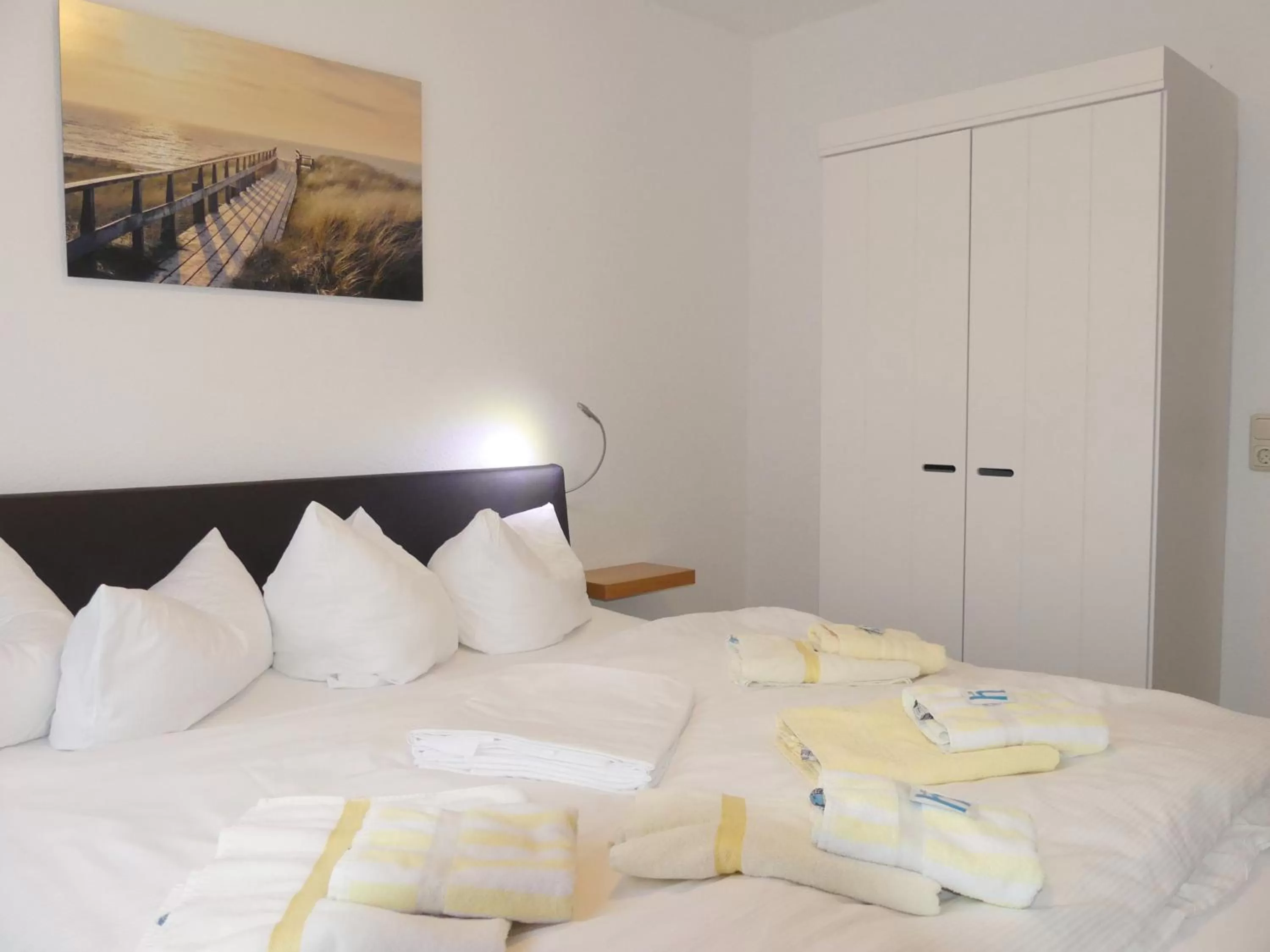 Bedroom, Bed in Apartmenthaus Binzer Sterne