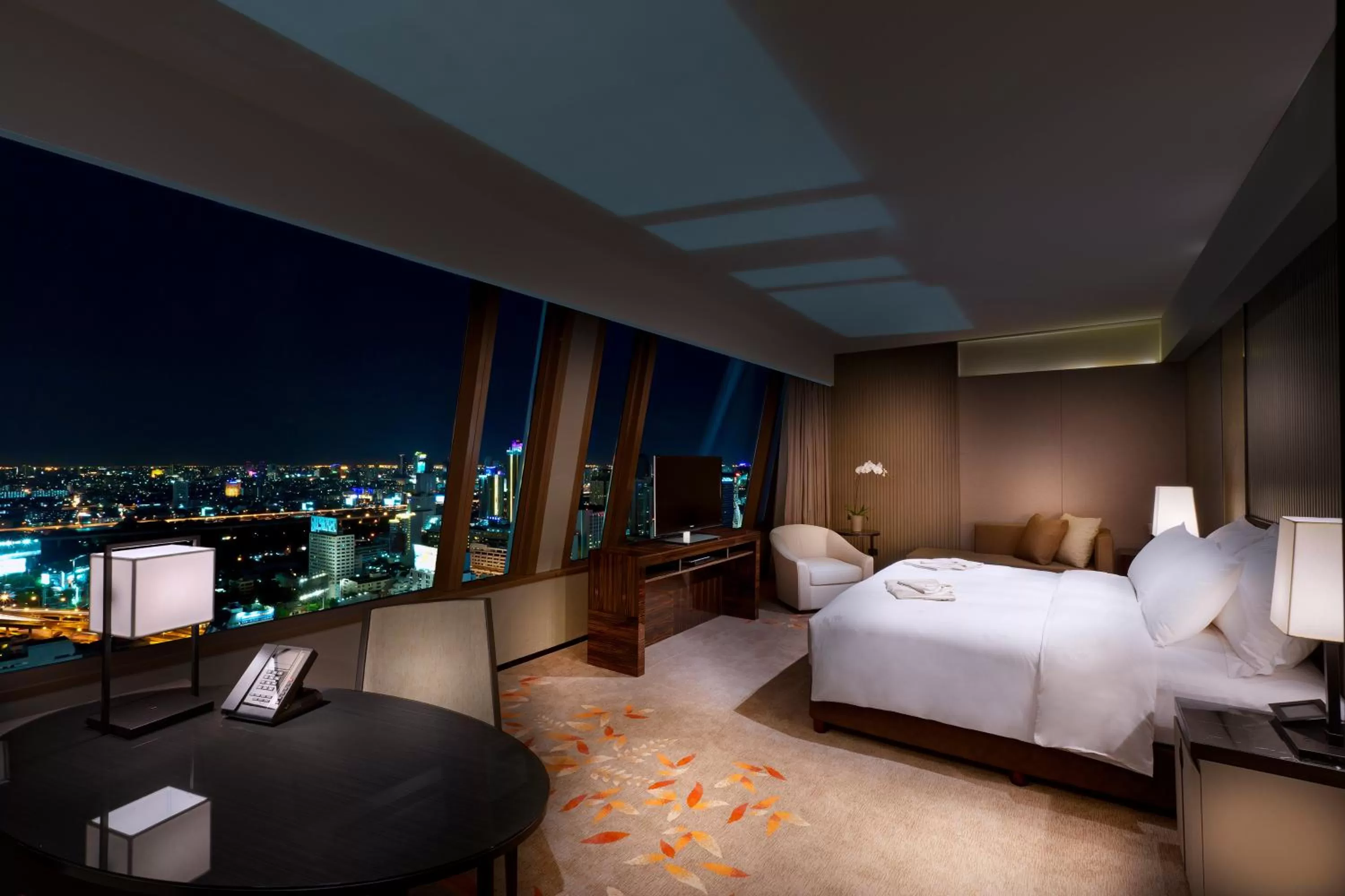 Bed in The Okura Prestige Bangkok