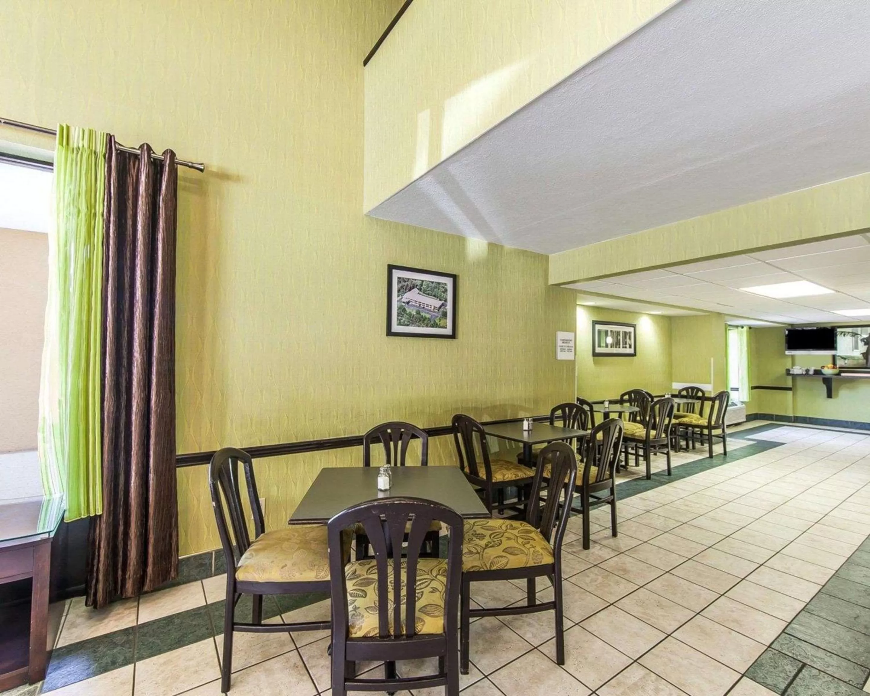 Restaurant/places to eat in Quality Inn Sweetwater West